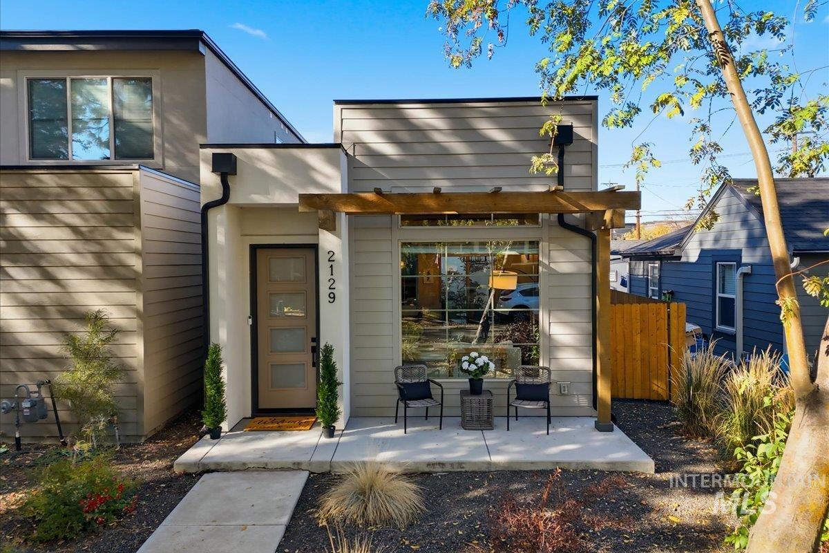 2129 N 34th St, Boise, Idaho 83703, 3 Bedrooms, 2.5 Bathrooms, Residential For Sale, Price $727,999,MLS 98972997