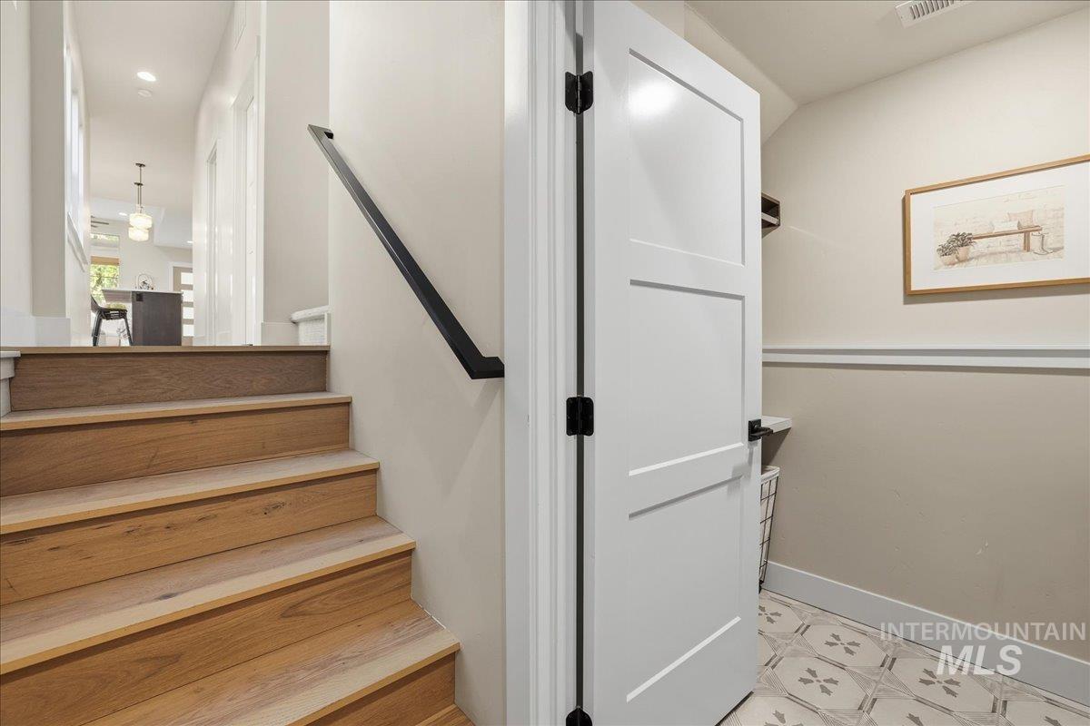 2129 N 34th St, Boise, Idaho 83703, 3 Bedrooms, 2.5 Bathrooms, Residential For Sale, Price $727,999,MLS 98972997