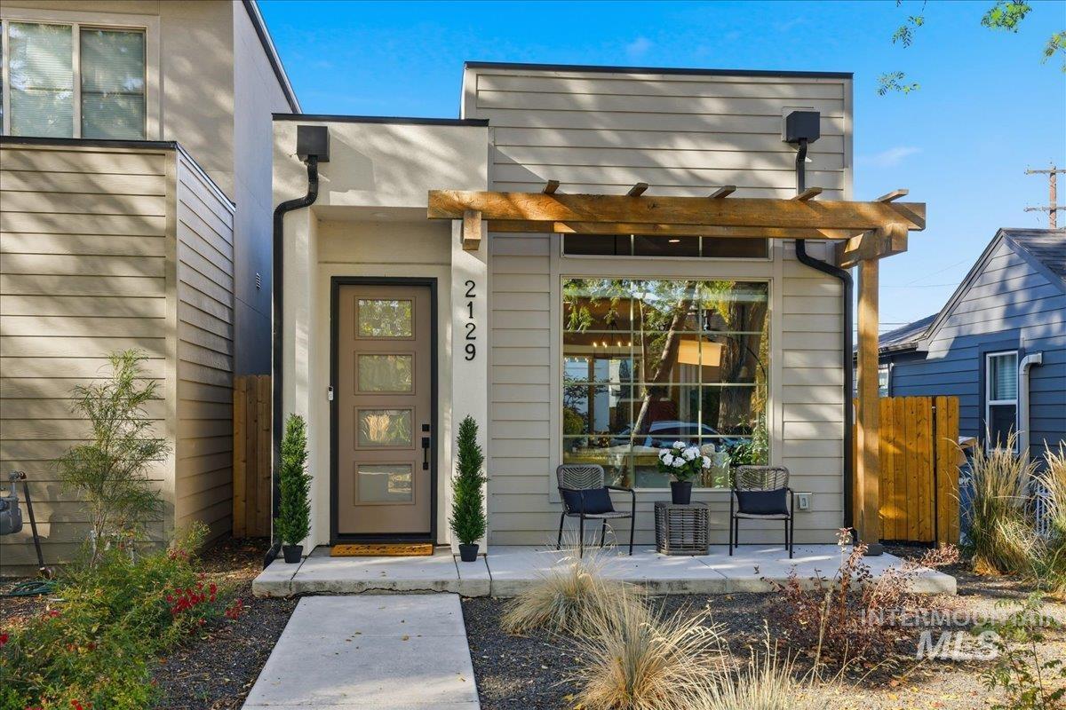 2129 N 34th St, Boise, Idaho 83703, 3 Bedrooms, 2.5 Bathrooms, Residential For Sale, Price $727,999,MLS 98972997