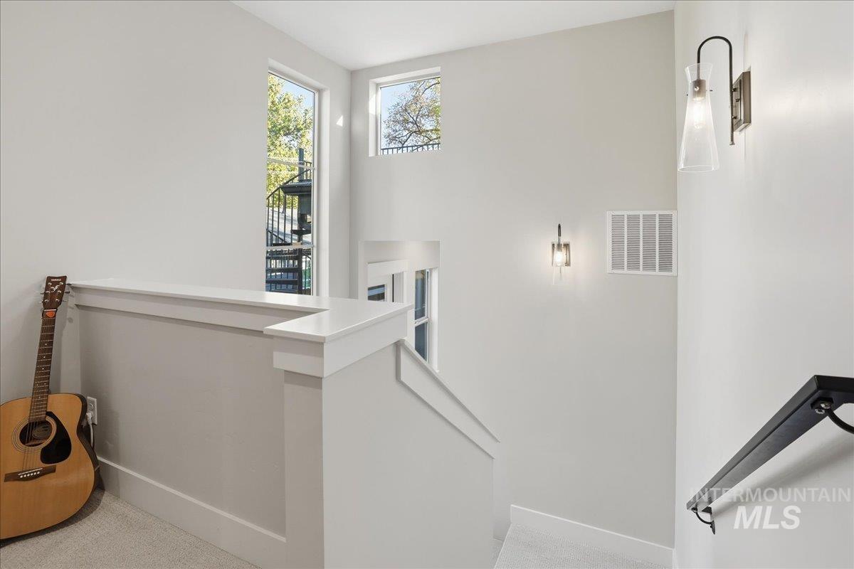 2129 N 34th St, Boise, Idaho 83703, 3 Bedrooms, 2.5 Bathrooms, Residential For Sale, Price $727,999,MLS 98972997