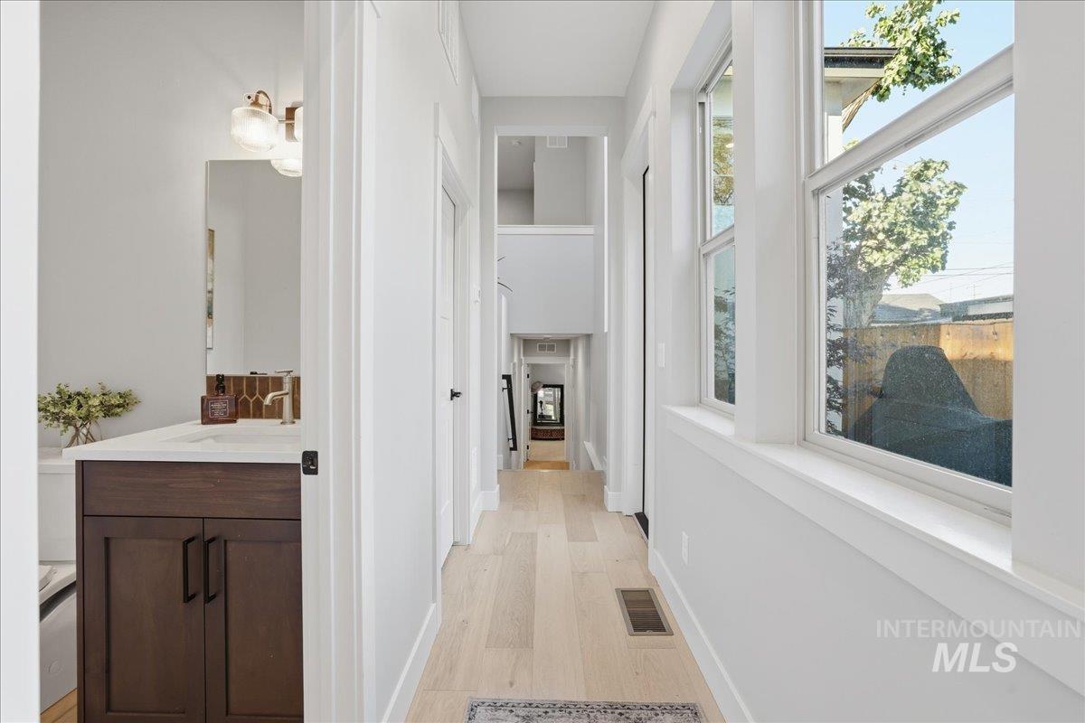 2129 N 34th St, Boise, Idaho 83703, 3 Bedrooms, 2.5 Bathrooms, Residential For Sale, Price $727,999,MLS 98972997