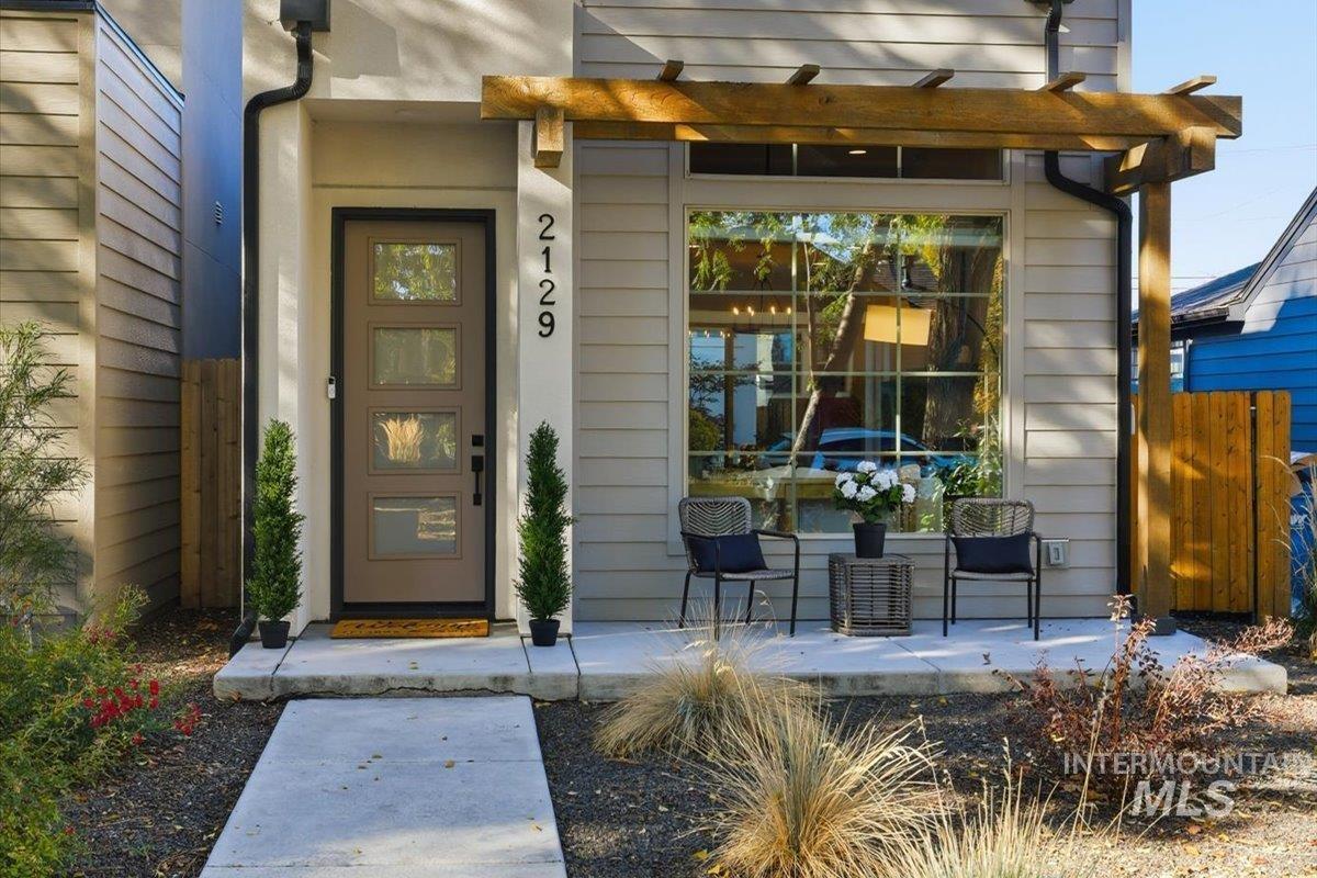 2129 N 34th St, Boise, Idaho 83703, 3 Bedrooms, 2.5 Bathrooms, Residential For Sale, Price $727,999,MLS 98972997