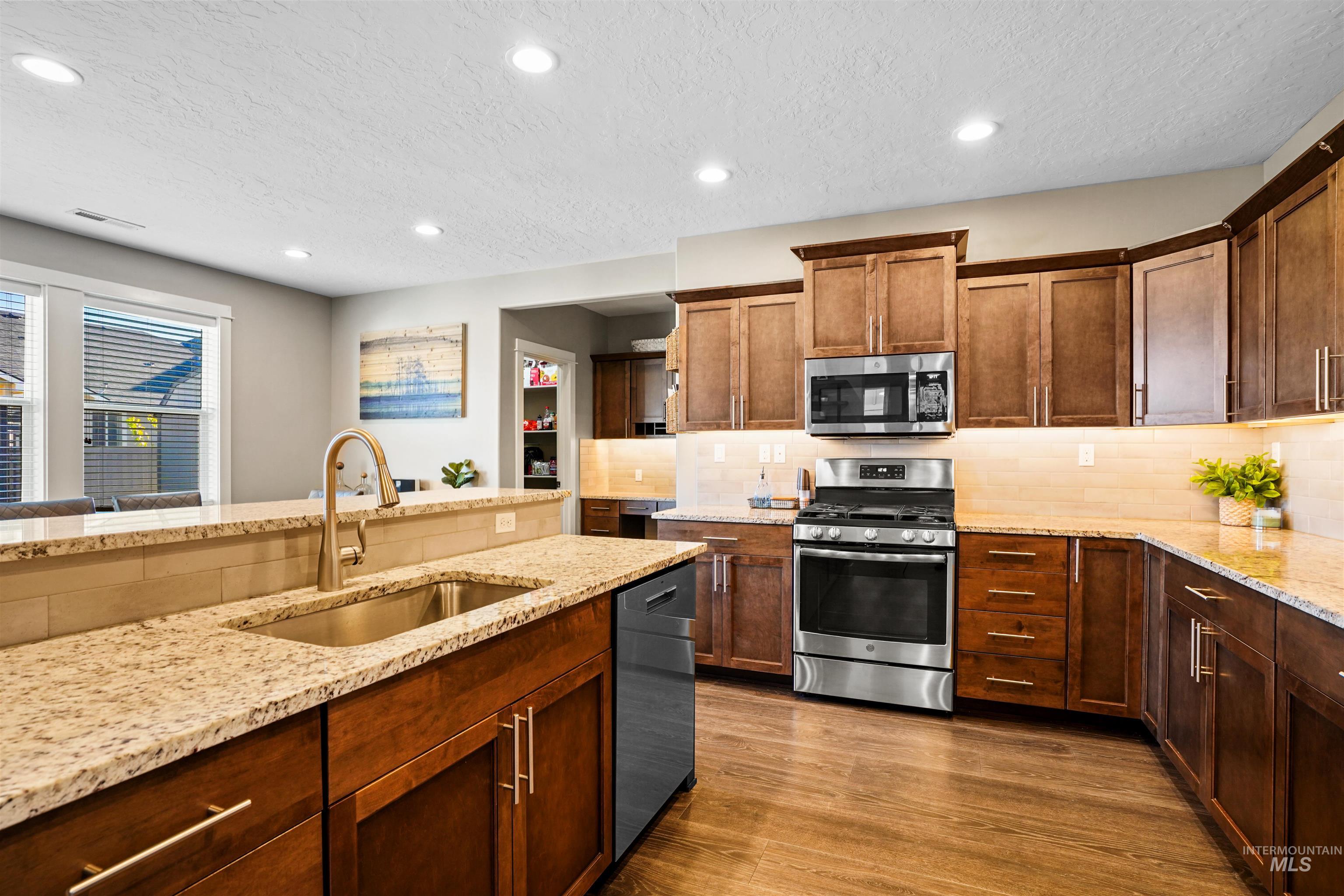 6796 S Silver Spur Way, Boise, Idaho 83709, 4 Bedrooms, 3 Bathrooms, Residential For Sale, Price $615,990,MLS 98973001