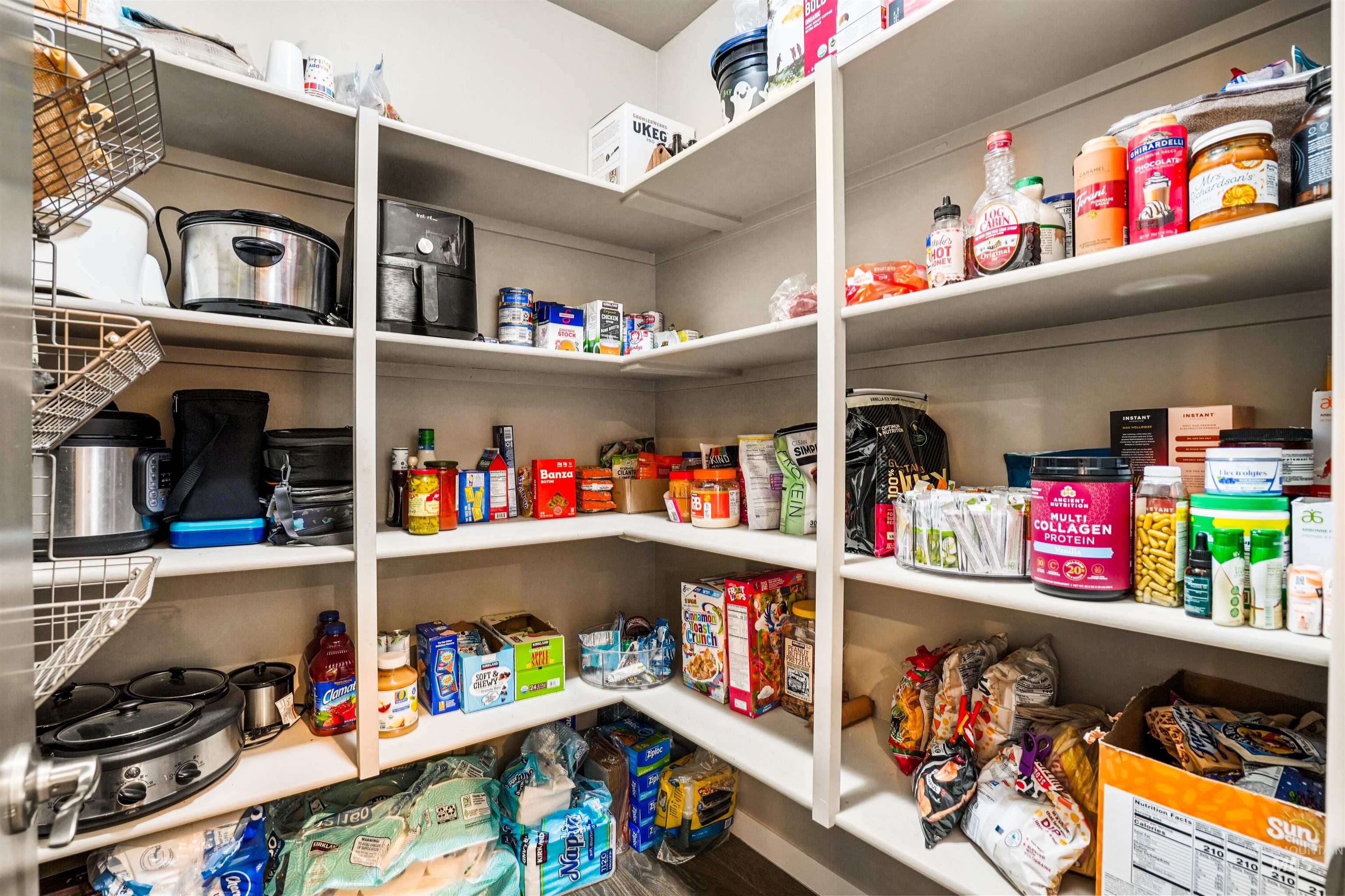 6796 S Silver Spur Way, Boise, Idaho 83709, 4 Bedrooms, 3 Bathrooms, Residential For Sale, Price $615,990,MLS 98973001