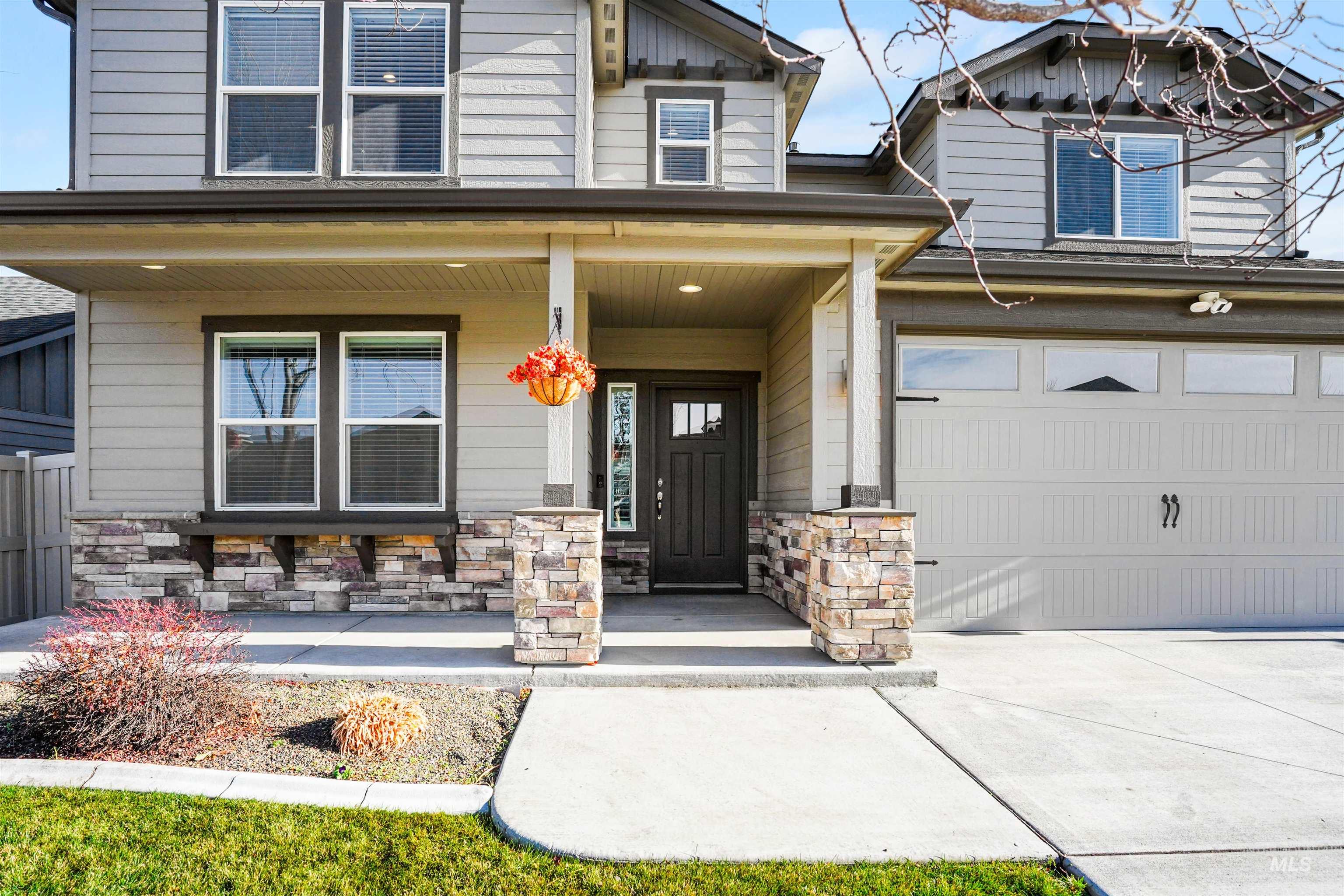 6796 S Silver Spur Way, Boise, Idaho 83709, 4 Bedrooms, 3 Bathrooms, Residential For Sale, Price $615,990,MLS 98973001