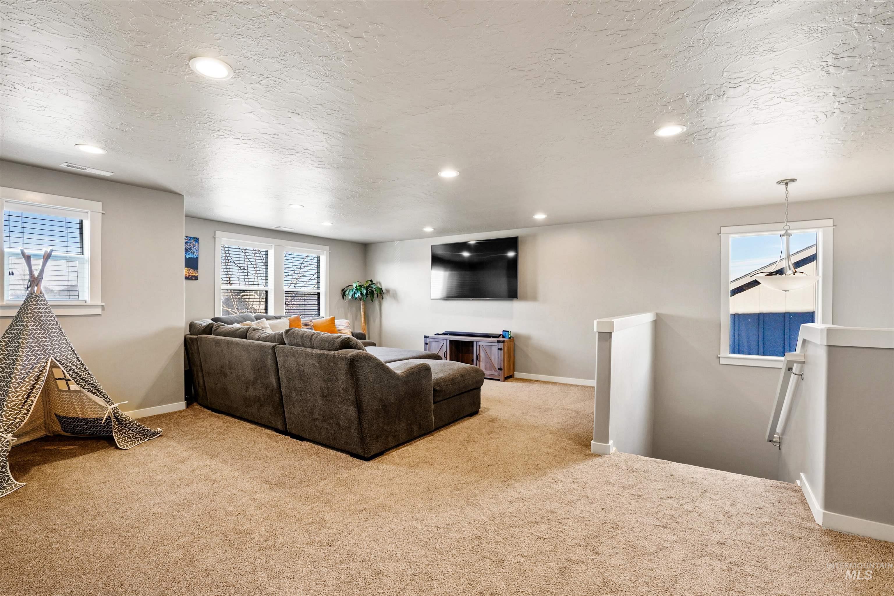 6796 S Silver Spur Way, Boise, Idaho 83709, 4 Bedrooms, 3 Bathrooms, Residential For Sale, Price $615,990,MLS 98973001