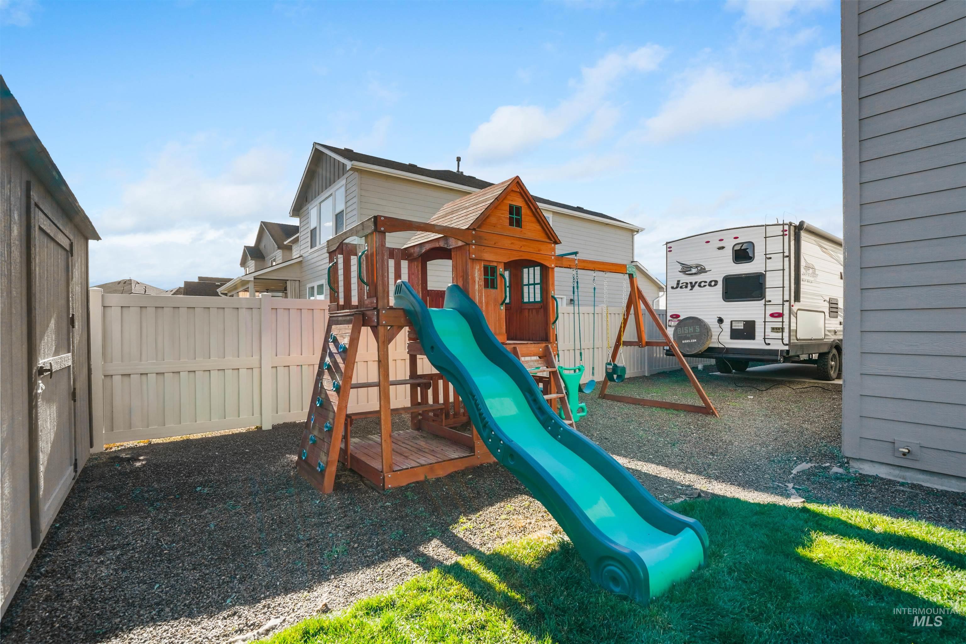 6796 S Silver Spur Way, Boise, Idaho 83709, 4 Bedrooms, 3 Bathrooms, Residential For Sale, Price $615,990,MLS 98973001