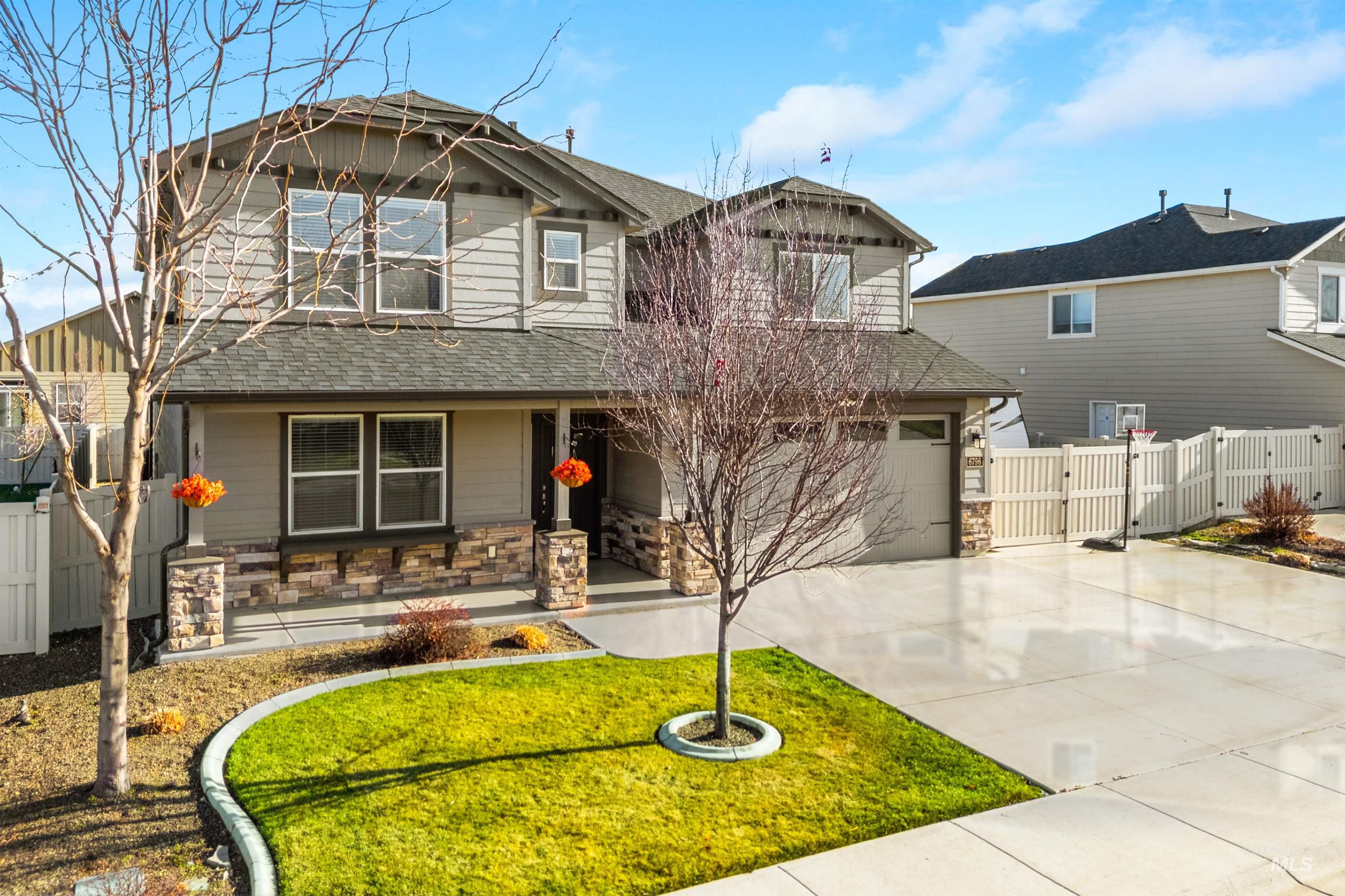 6796 S Silver Spur Way, Boise, Idaho 83709, 4 Bedrooms, 3 Bathrooms, Residential For Sale, Price $615,990,MLS 98973001