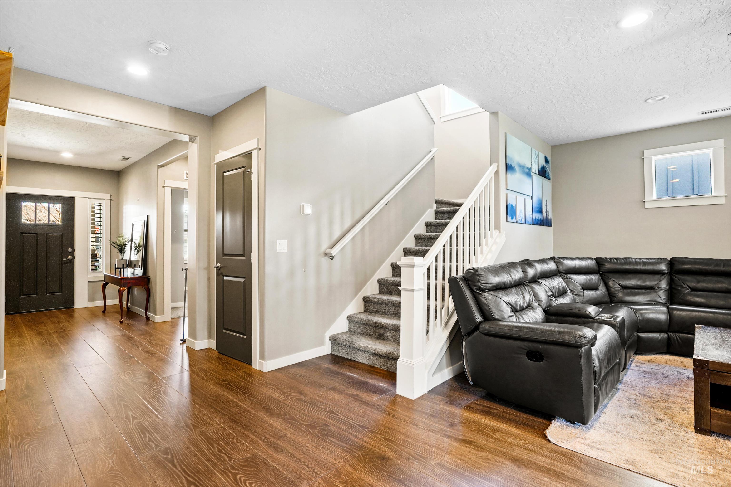 6796 S Silver Spur Way, Boise, Idaho 83709, 4 Bedrooms, 3 Bathrooms, Residential For Sale, Price $615,990,MLS 98973001