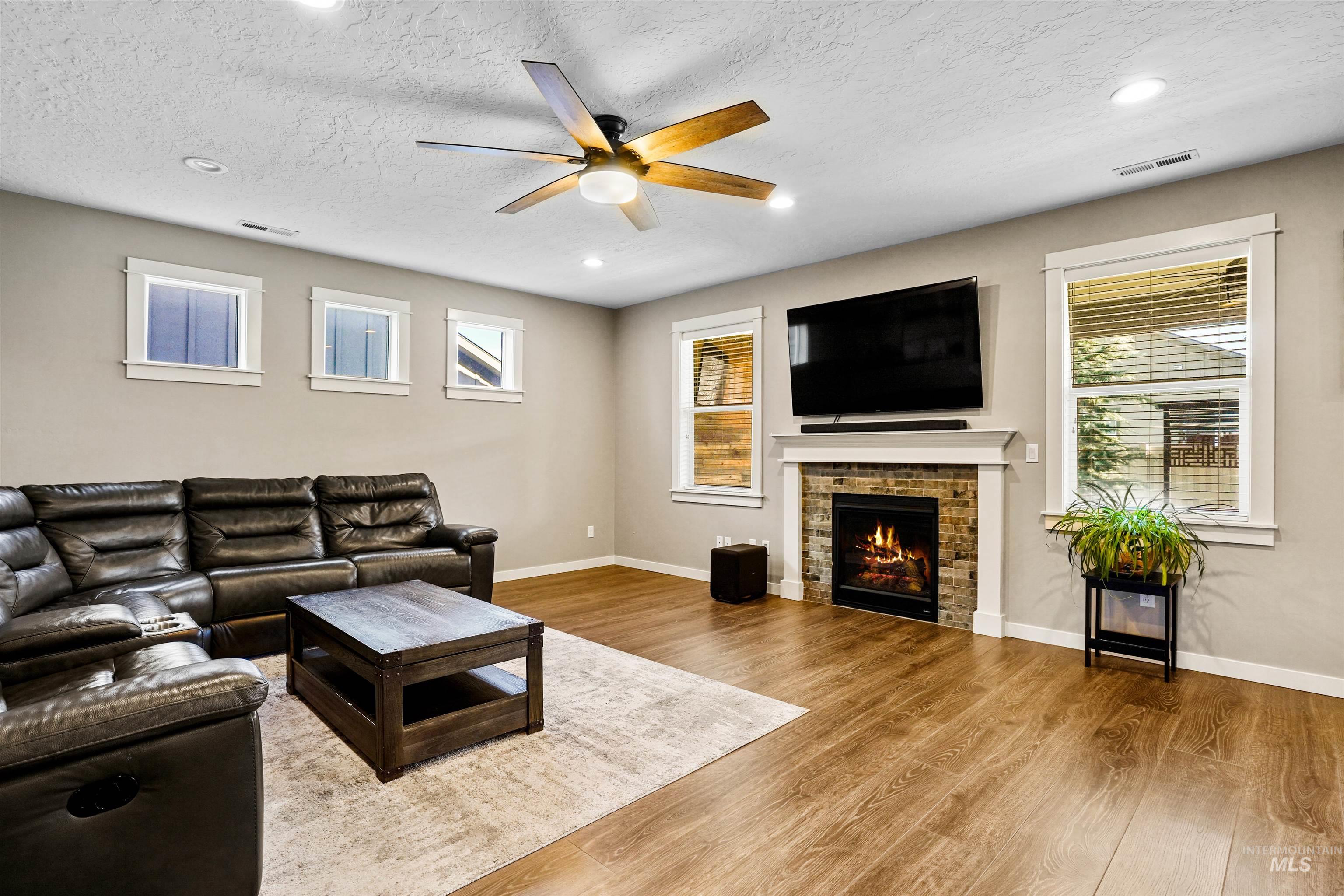 6796 S Silver Spur Way, Boise, Idaho 83709, 4 Bedrooms, 3 Bathrooms, Residential For Sale, Price $615,990,MLS 98973001