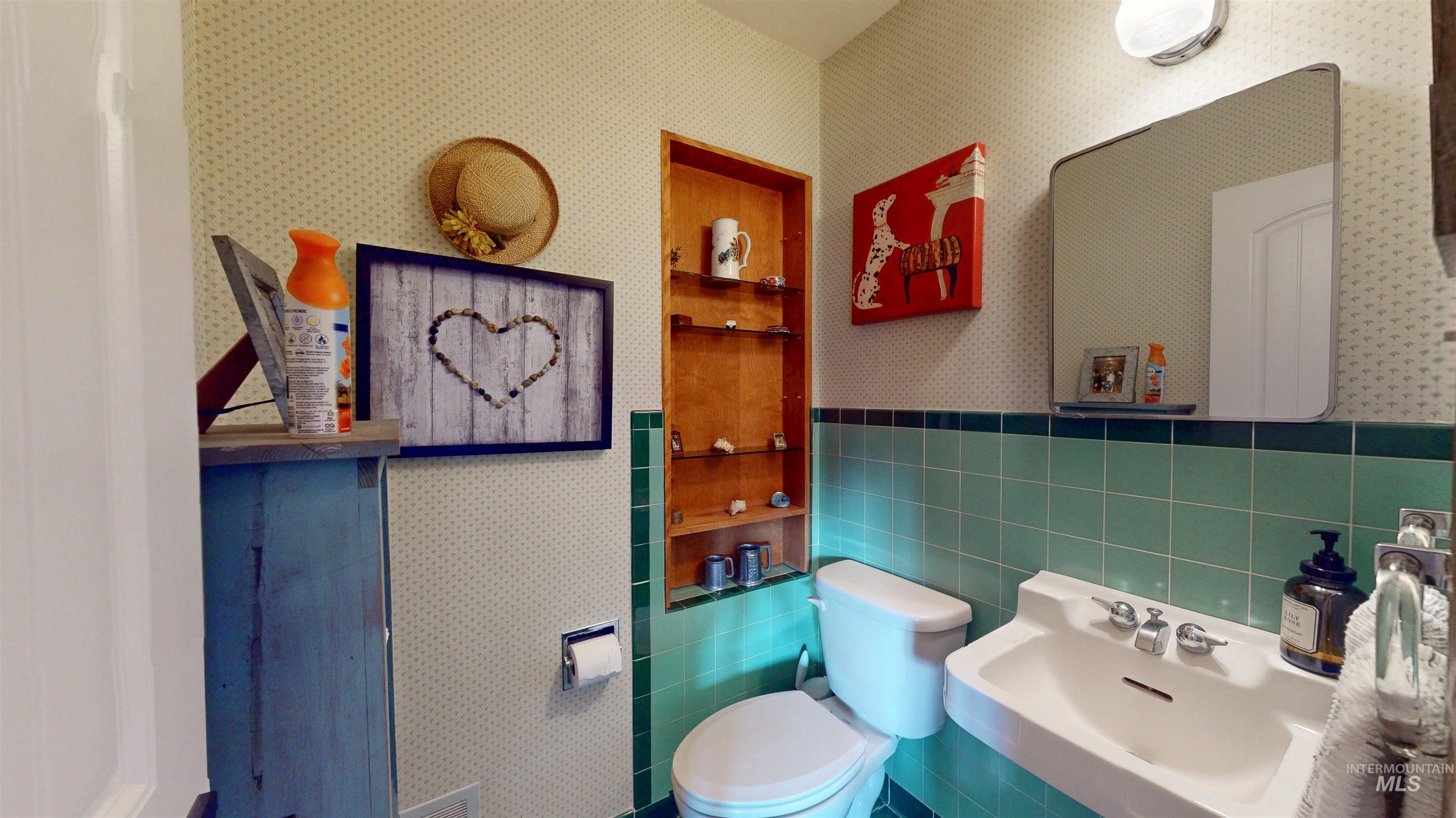 2111 Addison Ave E, Twin Falls, Idaho 83301, 4 Bedrooms, 1.5 Bathrooms, Residential For Sale, Price $525,000,MLS 98973004