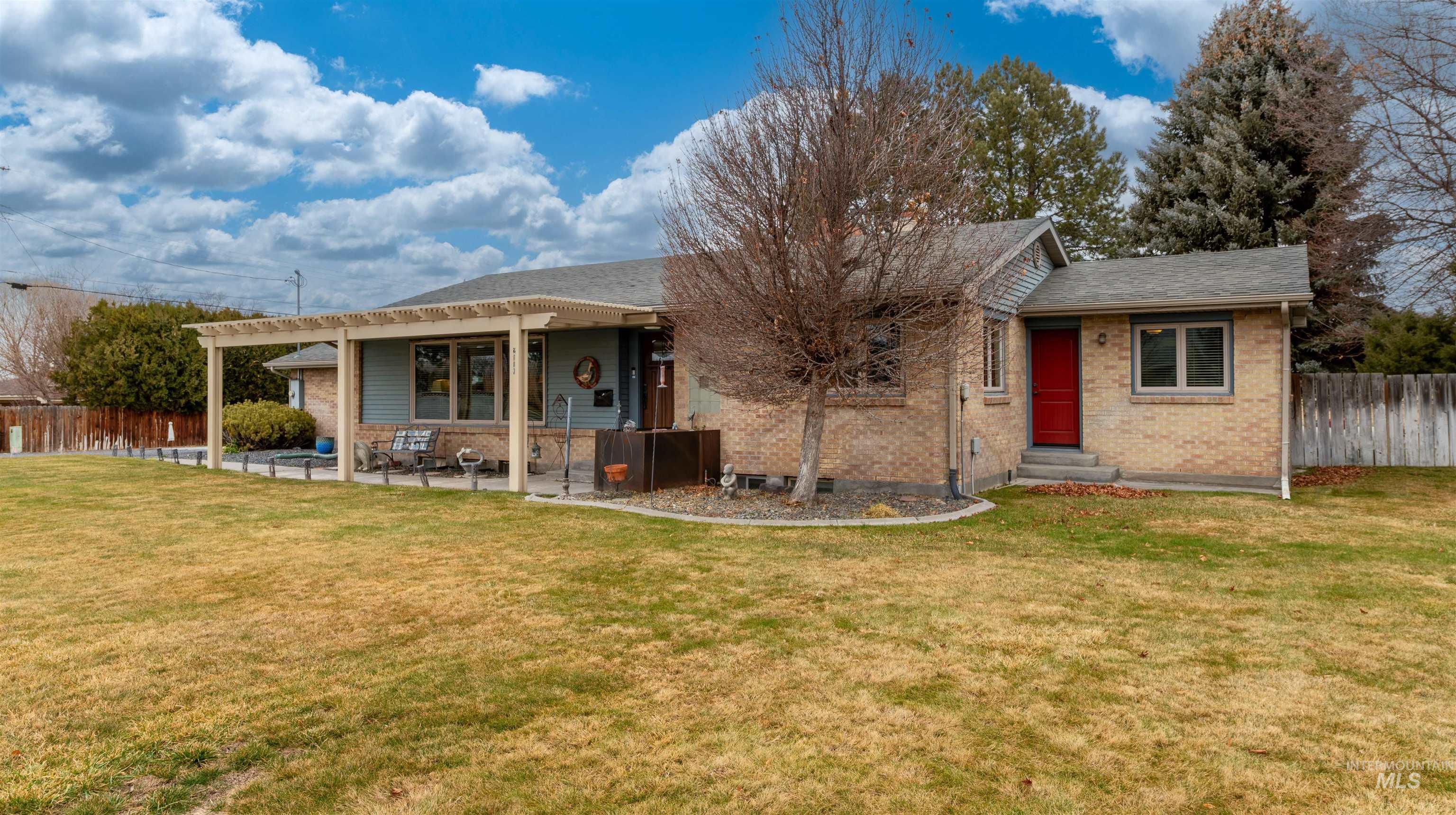 2111 Addison Ave E, Twin Falls, Idaho 83301, 4 Bedrooms, 1.5 Bathrooms, Residential For Sale, Price $525,000,MLS 98973004