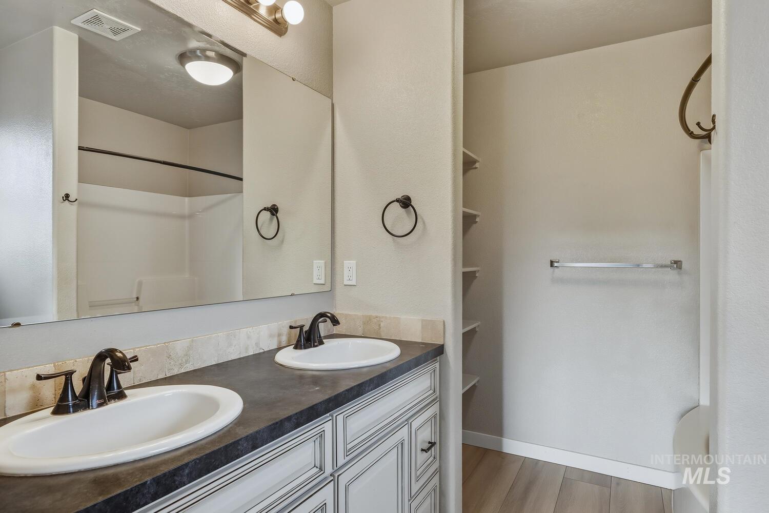 143 E Willow Creek, Middleton, Idaho 83644, 3 Bedrooms, 2 Bathrooms, Residential For Sale, Price $384,900,MLS 98973007