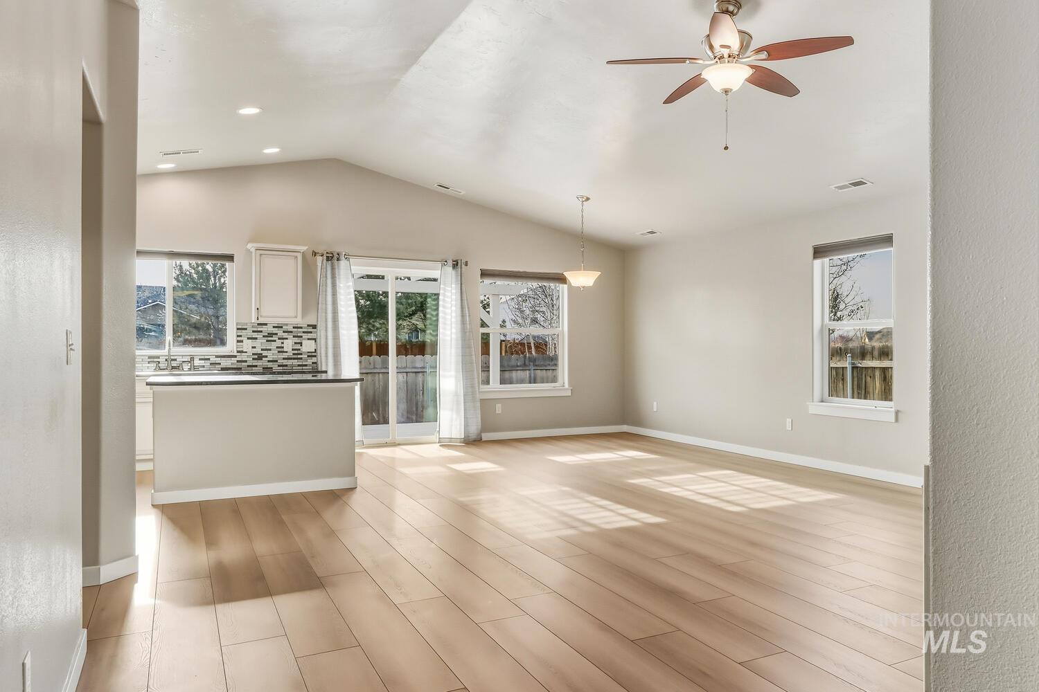 143 E Willow Creek, Middleton, Idaho 83644, 3 Bedrooms, 2 Bathrooms, Residential For Sale, Price $384,900,MLS 98973007