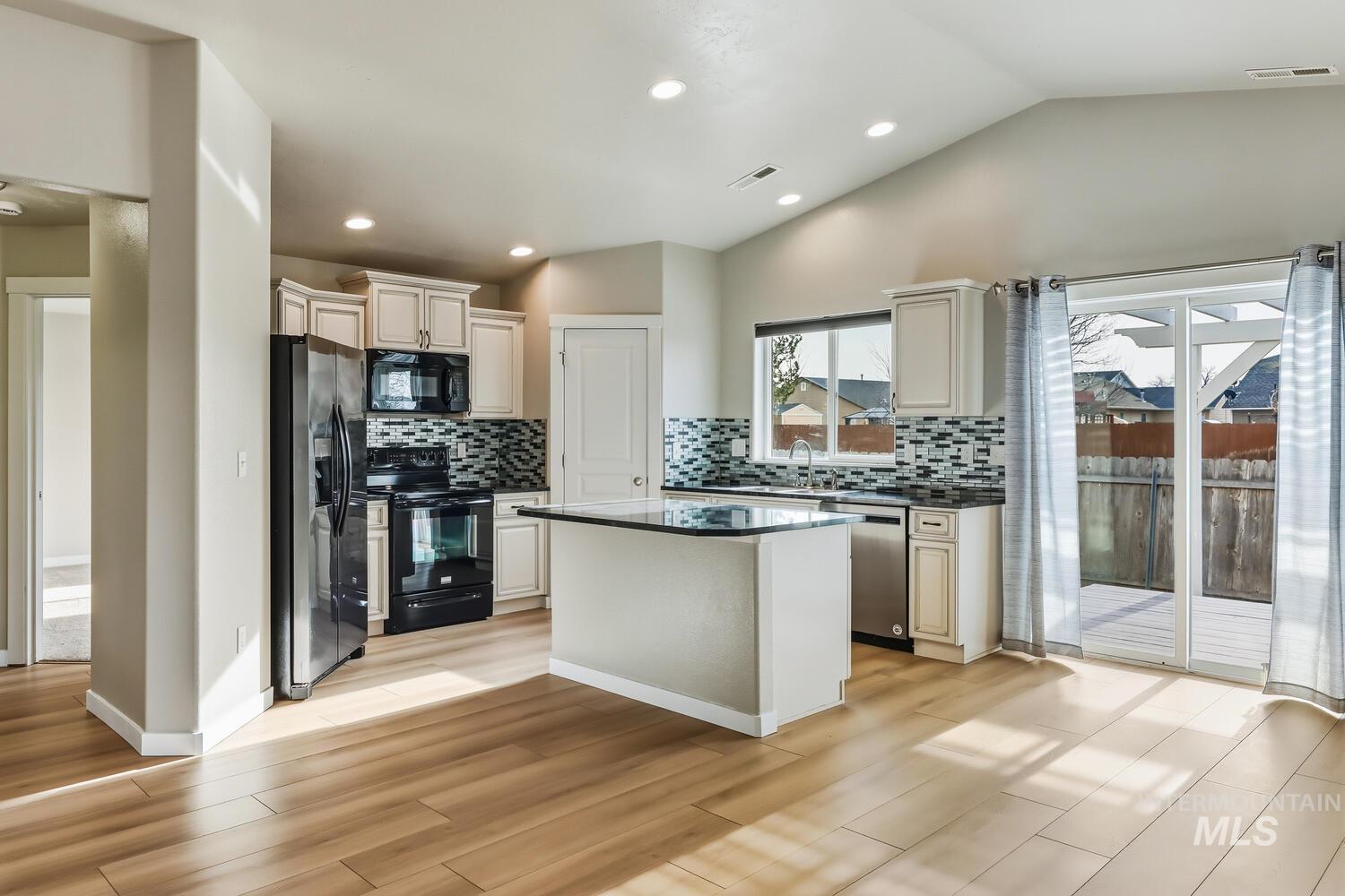 143 E Willow Creek, Middleton, Idaho 83644, 3 Bedrooms, 2 Bathrooms, Residential For Sale, Price $384,900,MLS 98973007