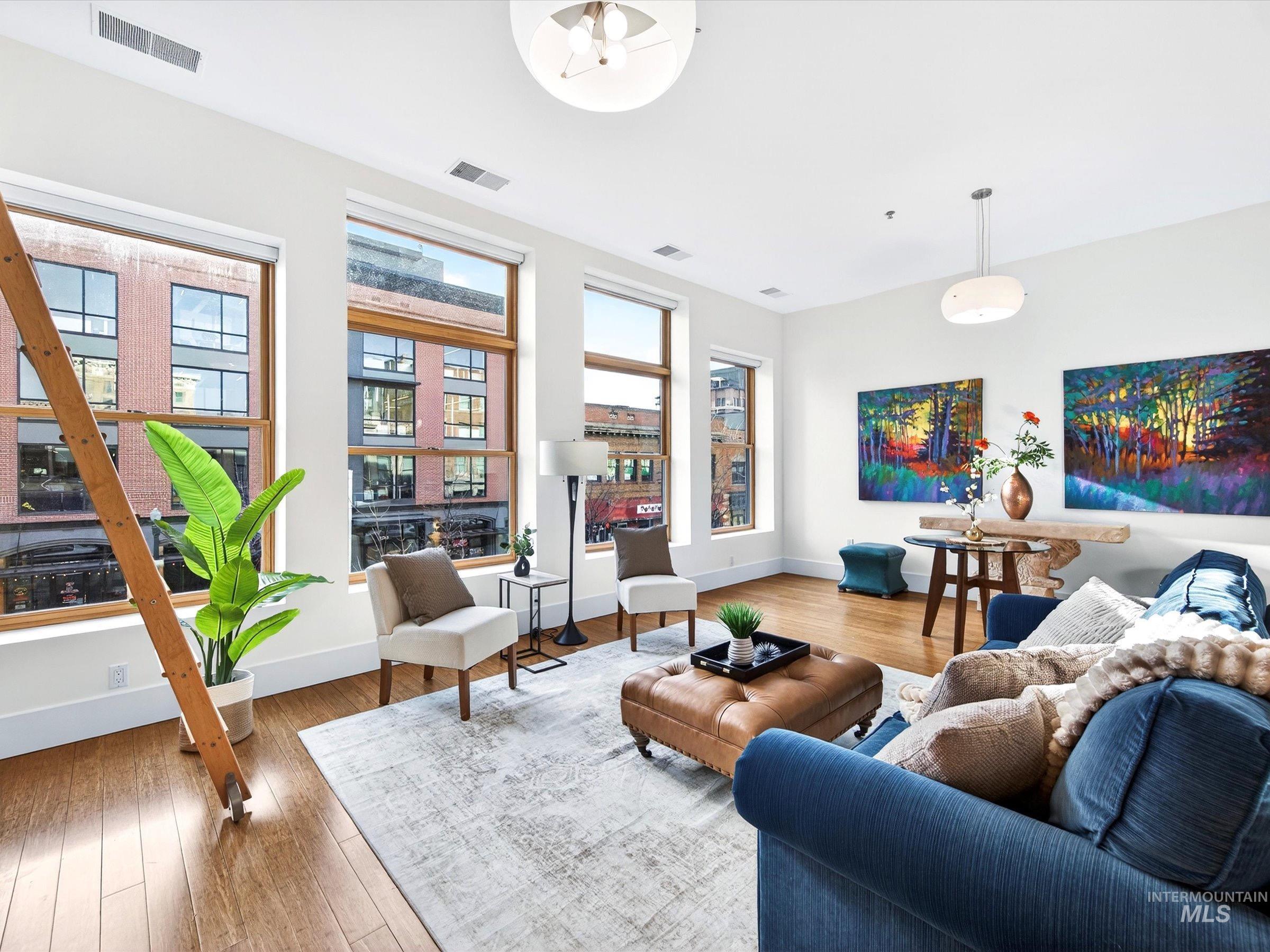 101 N 10th Street, Boise, Idaho 83702, 2 Bedrooms, 1 Bathroom, Residential For Sale, Price $629,000,MLS 98973009