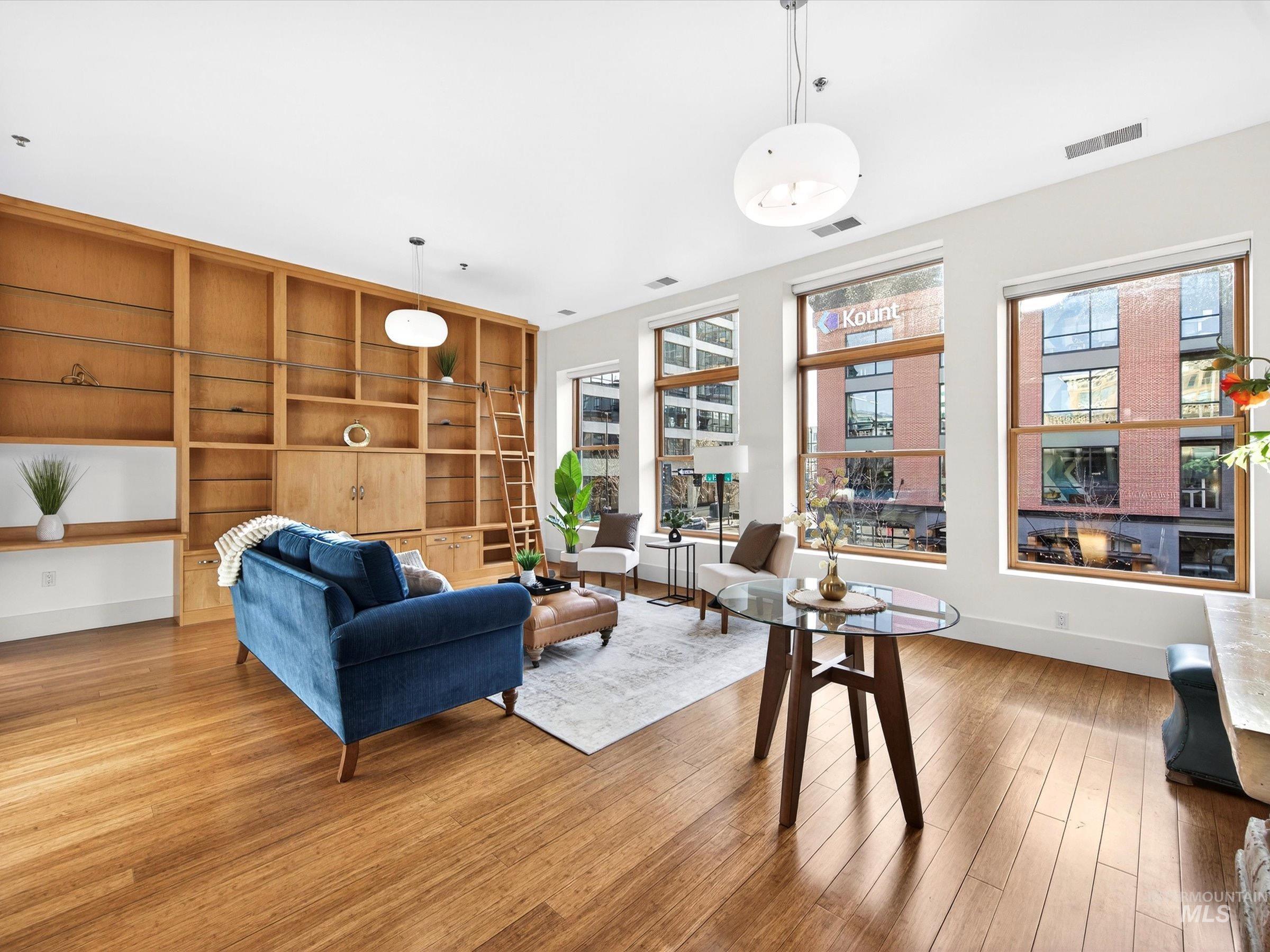 101 N 10th Street, Boise, Idaho 83702, 2 Bedrooms, 1 Bathroom, Residential For Sale, Price $629,000,MLS 98973009