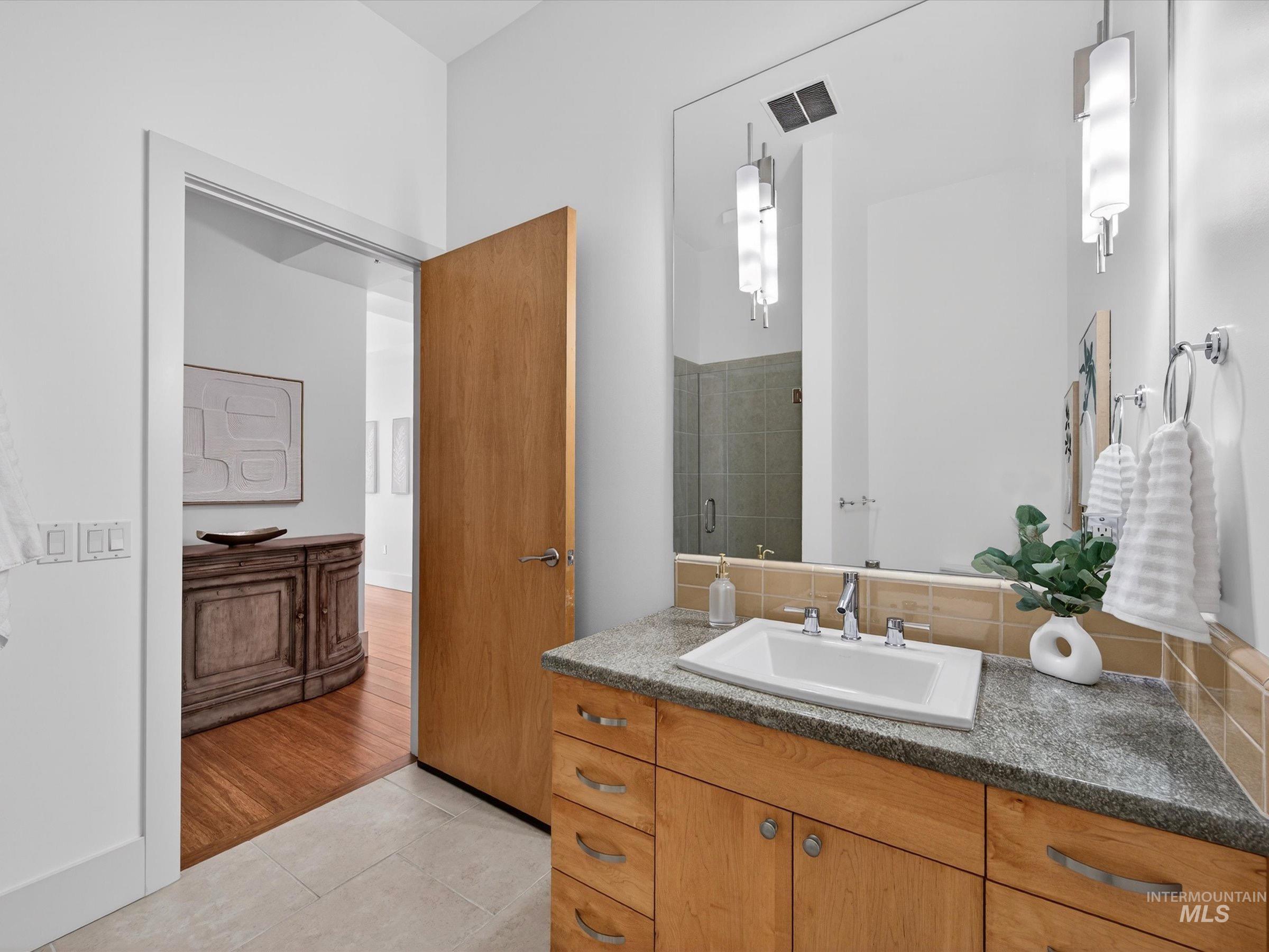 101 N 10th Street #203, Boise, Idaho 83702, 2 Bedrooms, 1 Bathroom, Residential For Sale, Price $629,000,MLS 98973009