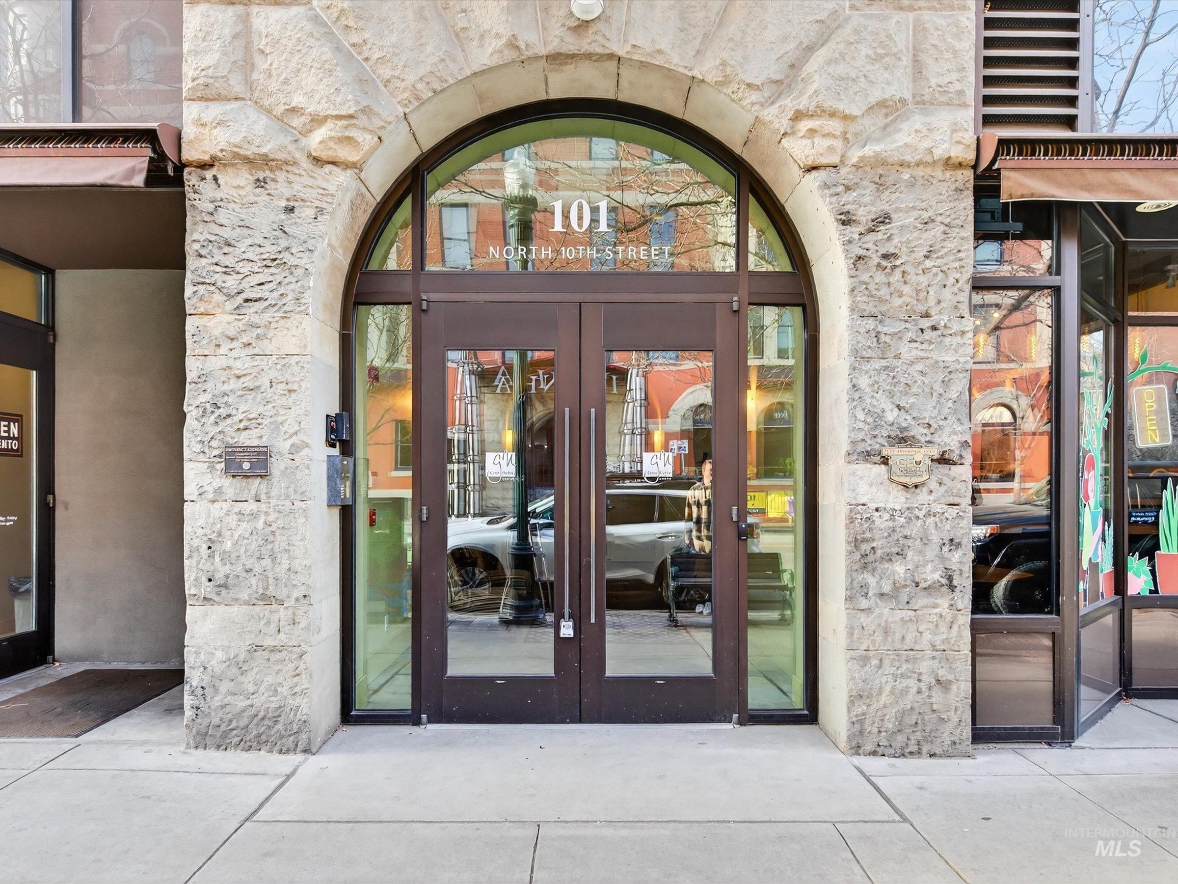 101 N 10th Street, Boise, Idaho 83702, 2 Bedrooms, 1 Bathroom, Residential For Sale, Price $629,000,MLS 98973009