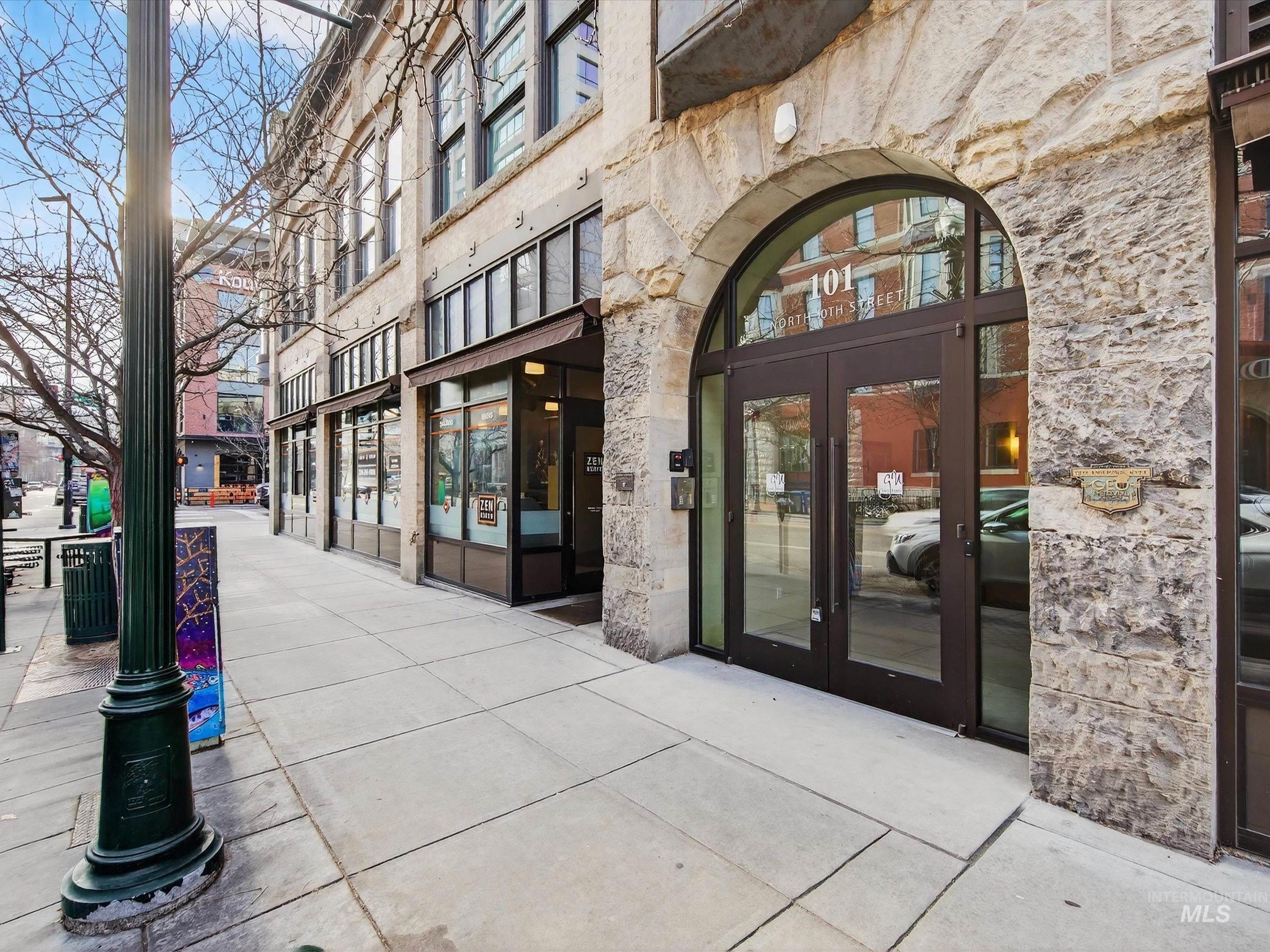 101 N 10th Street #203, Boise, Idaho 83702, 2 Bedrooms, 1 Bathroom, Residential For Sale, Price $629,000,MLS 98973009