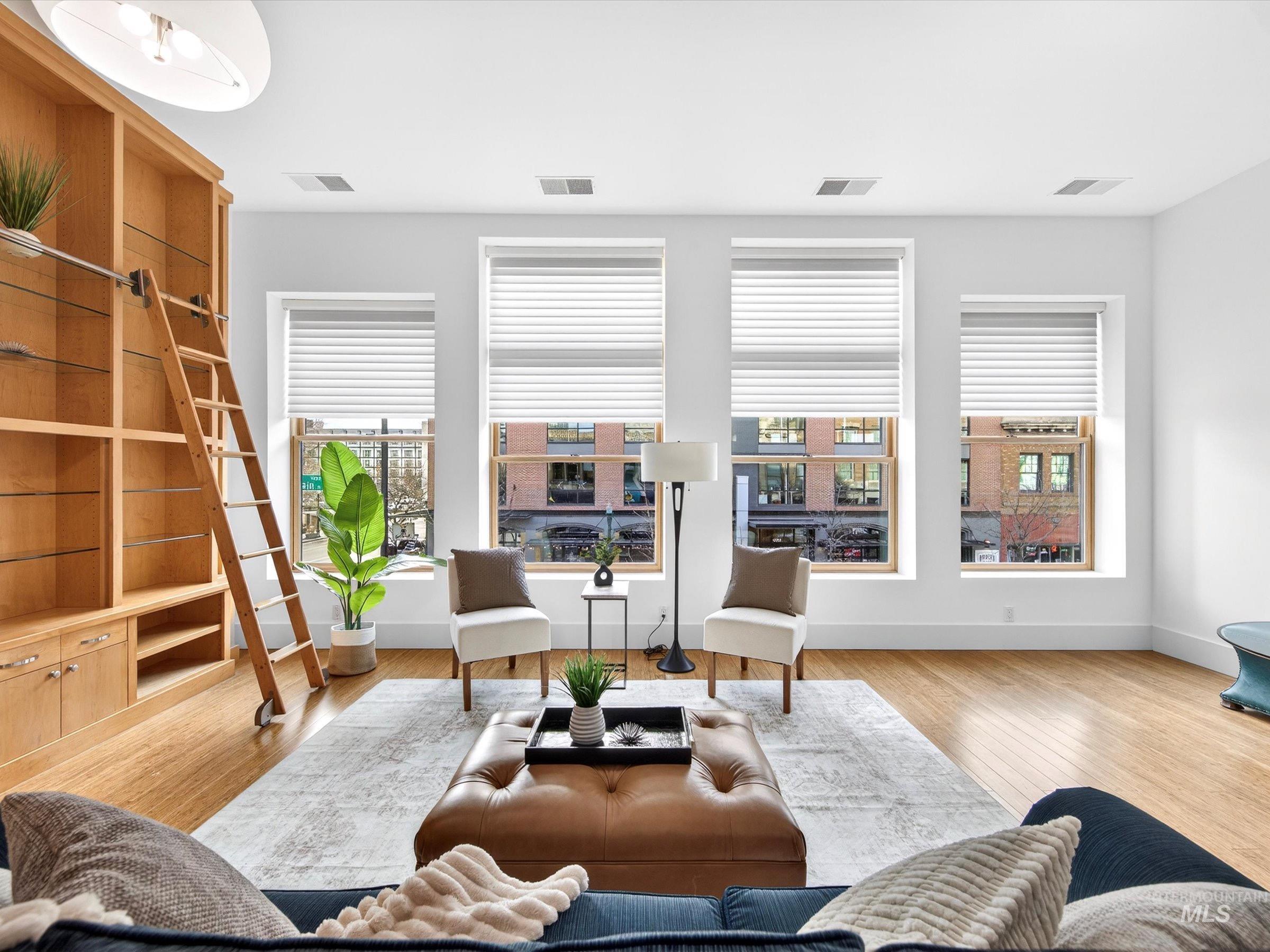 101 N 10th Street, Boise, Idaho 83702, 2 Bedrooms, 1 Bathroom, Residential For Sale, Price $629,000,MLS 98973009