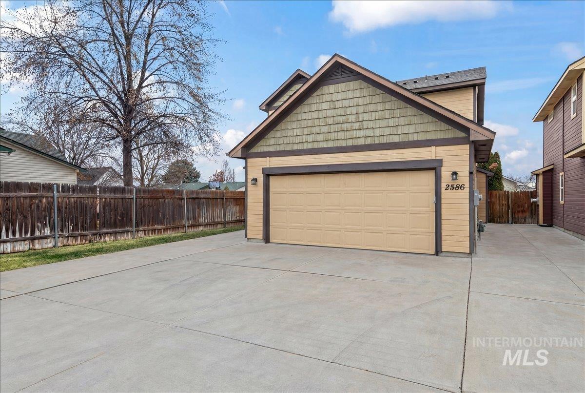 2586 N Mitchell St, Boise, Idaho 83704, 3 Bedrooms, 2.5 Bathrooms, Residential For Sale, Price $415,000,MLS 98973010