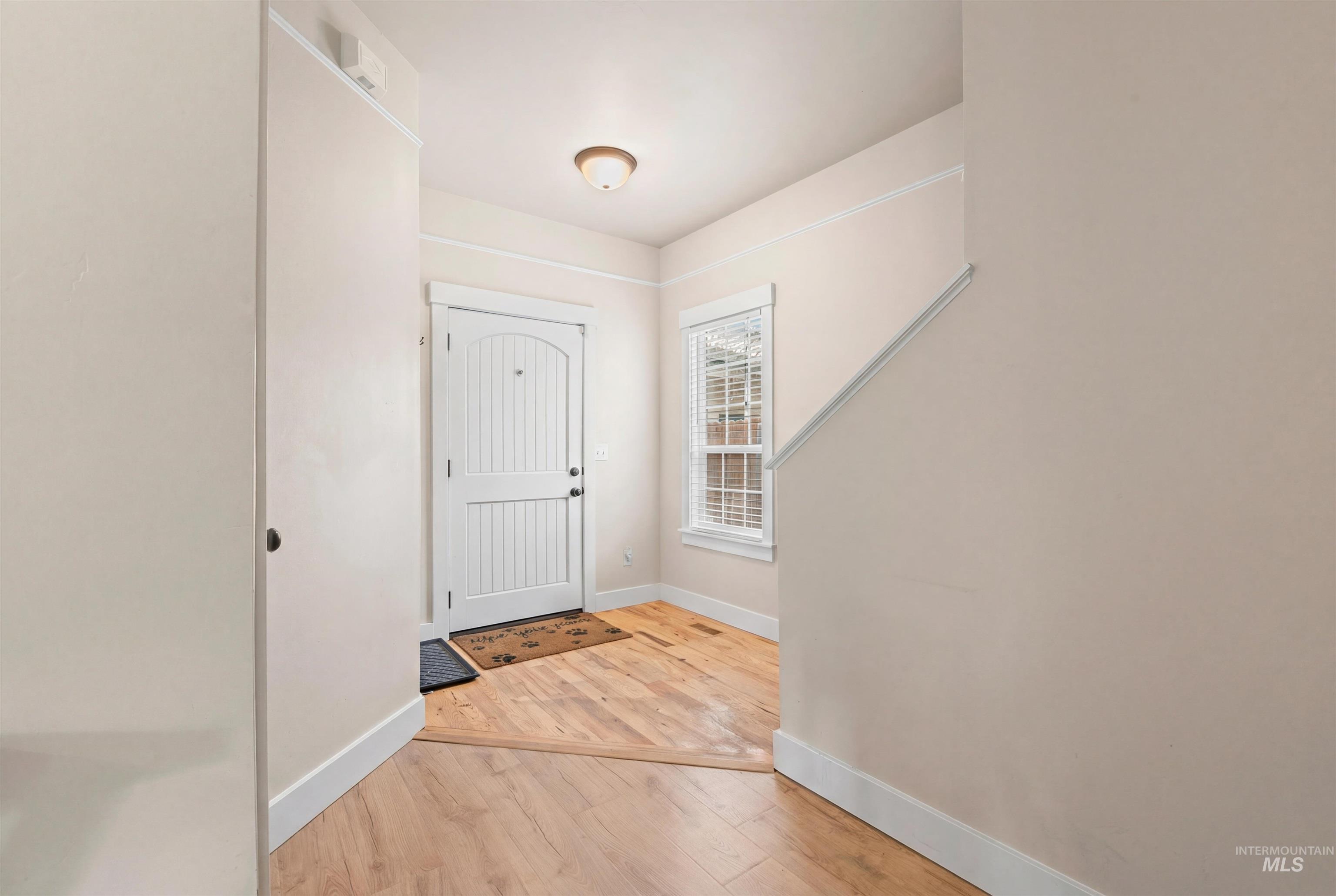 2586 N Mitchell St, Boise, Idaho 83704, 3 Bedrooms, 2.5 Bathrooms, Residential For Sale, Price $415,000,MLS 98973010