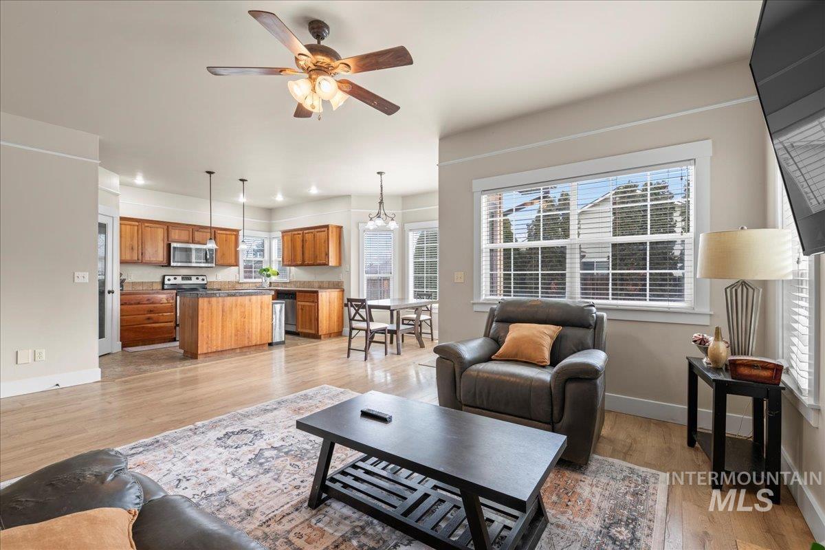 2586 N Mitchell St, Boise, Idaho 83704, 3 Bedrooms, 2.5 Bathrooms, Residential For Sale, Price $415,000,MLS 98973010