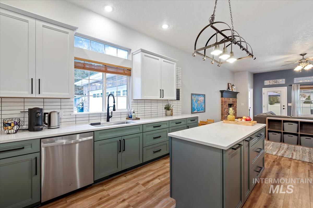 1512 W Great Basin Dr., Meridian, Idaho 83646, 3 Bedrooms, 2 Bathrooms, Residential For Sale, Price $483,000,MLS 98973011