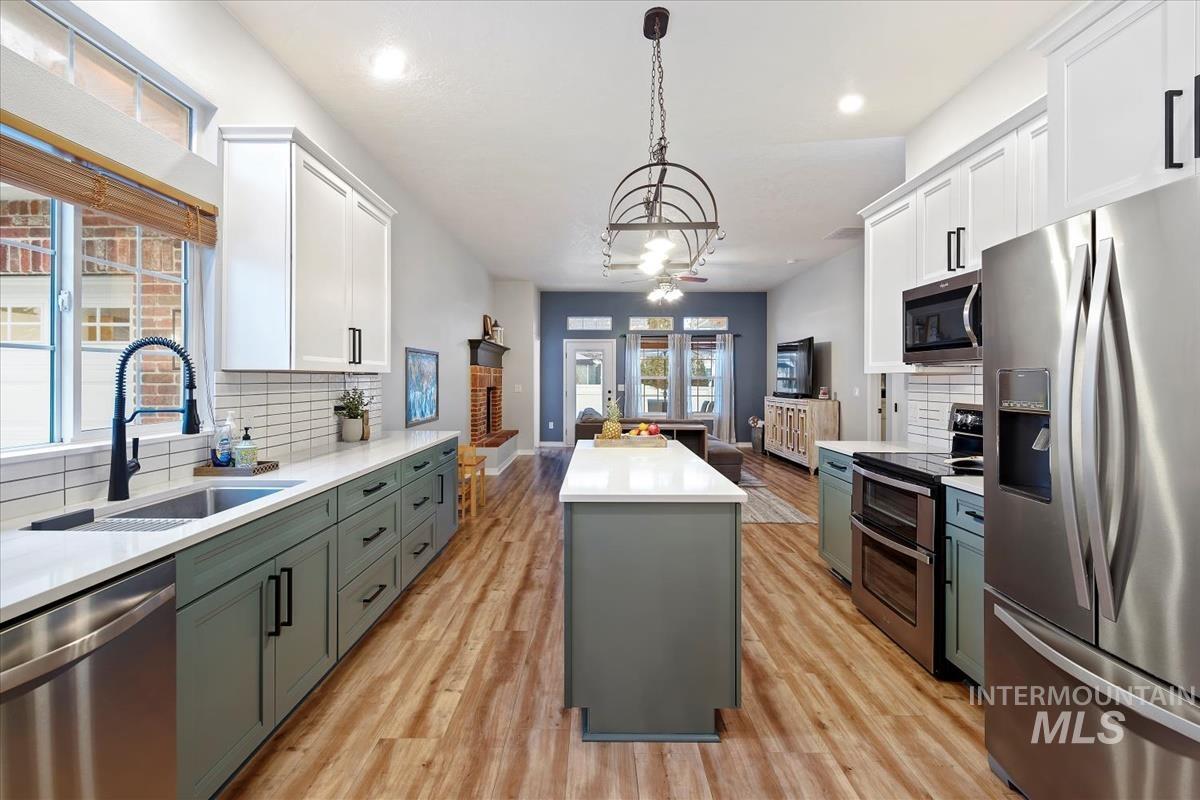 1512 W Great Basin Dr., Meridian, Idaho 83646, 3 Bedrooms, 2 Bathrooms, Residential For Sale, Price $483,000,MLS 98973011