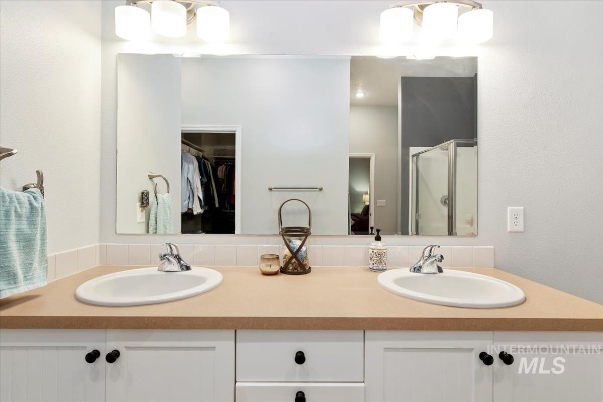 1512 W Great Basin Dr., Meridian, Idaho 83646, 3 Bedrooms, 2 Bathrooms, Residential For Sale, Price $483,000,MLS 98973011