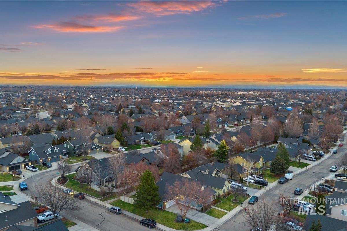 1512 W Great Basin Dr., Meridian, Idaho 83646, 3 Bedrooms, 2 Bathrooms, Residential For Sale, Price $483,000,MLS 98973011