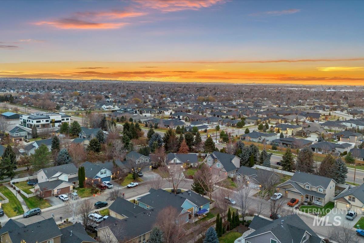 1512 W Great Basin Dr., Meridian, Idaho 83646, 3 Bedrooms, 2 Bathrooms, Residential For Sale, Price $483,000,MLS 98973011