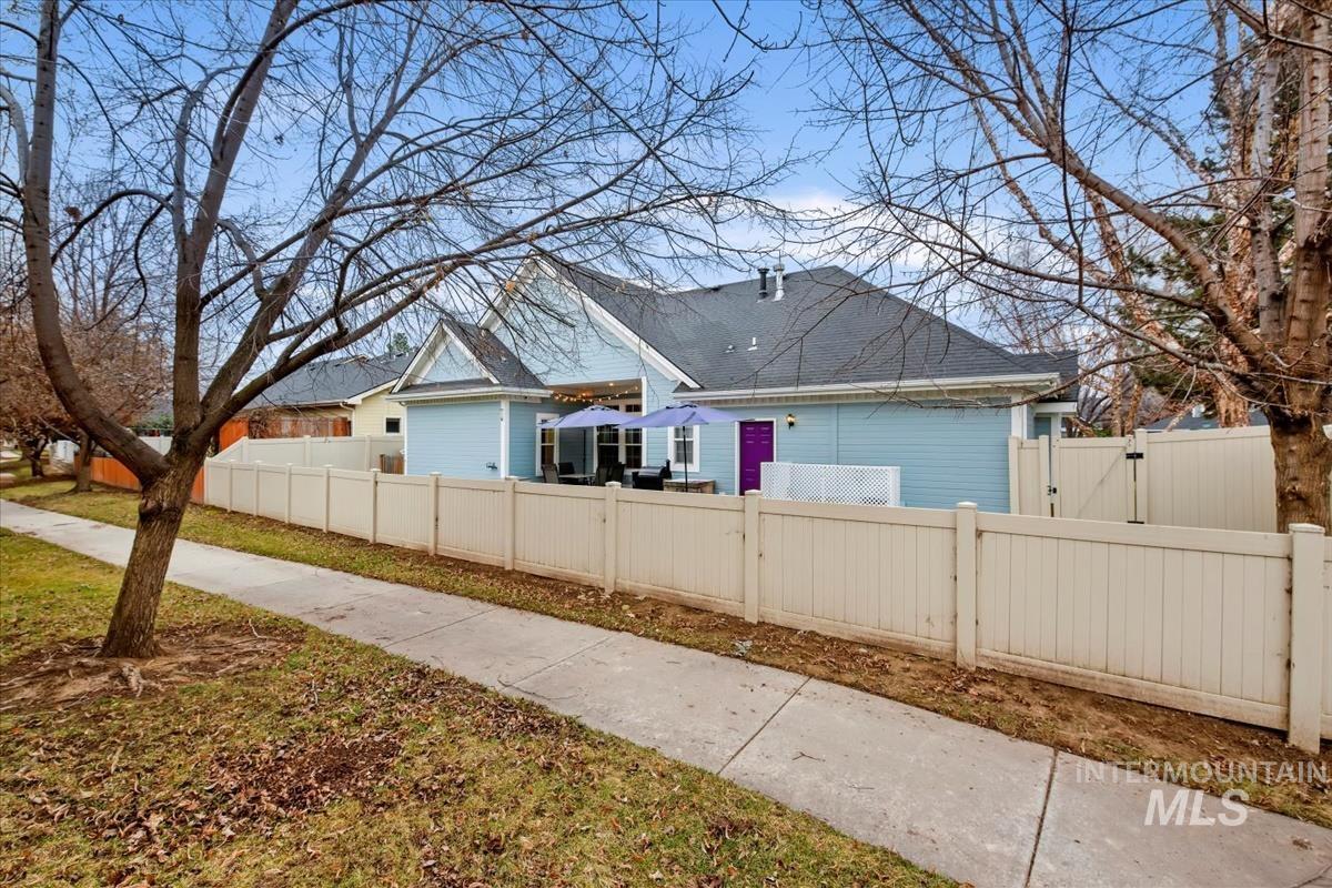 1512 W Great Basin Dr., Meridian, Idaho 83646, 3 Bedrooms, 2 Bathrooms, Residential For Sale, Price $483,000,MLS 98973011