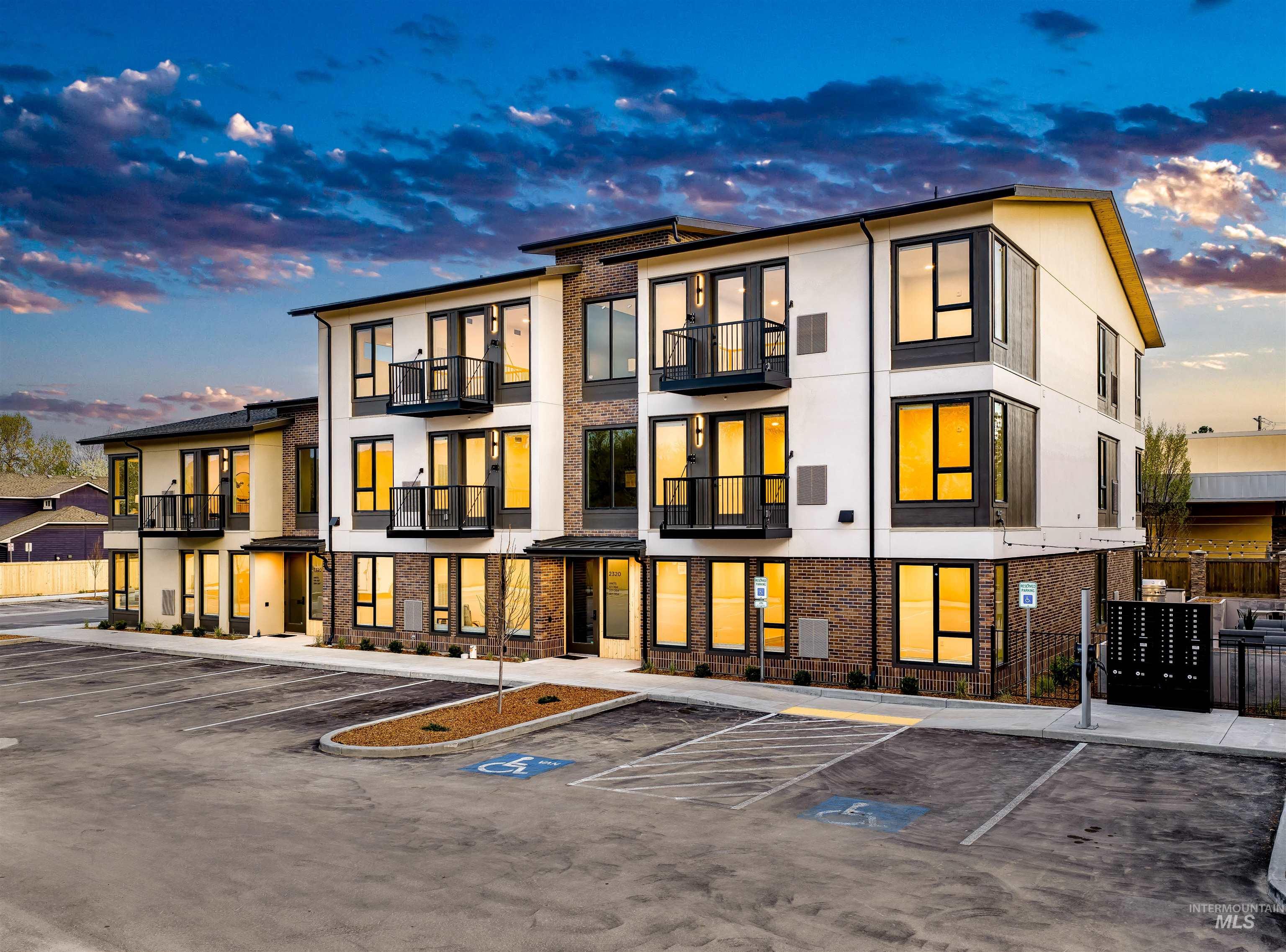 2312 S Broadway Avenue, Boise, Idaho 83706, 1 Bedroom, 1 Bathroom, Residential For Sale, Price $324,000, 98973013