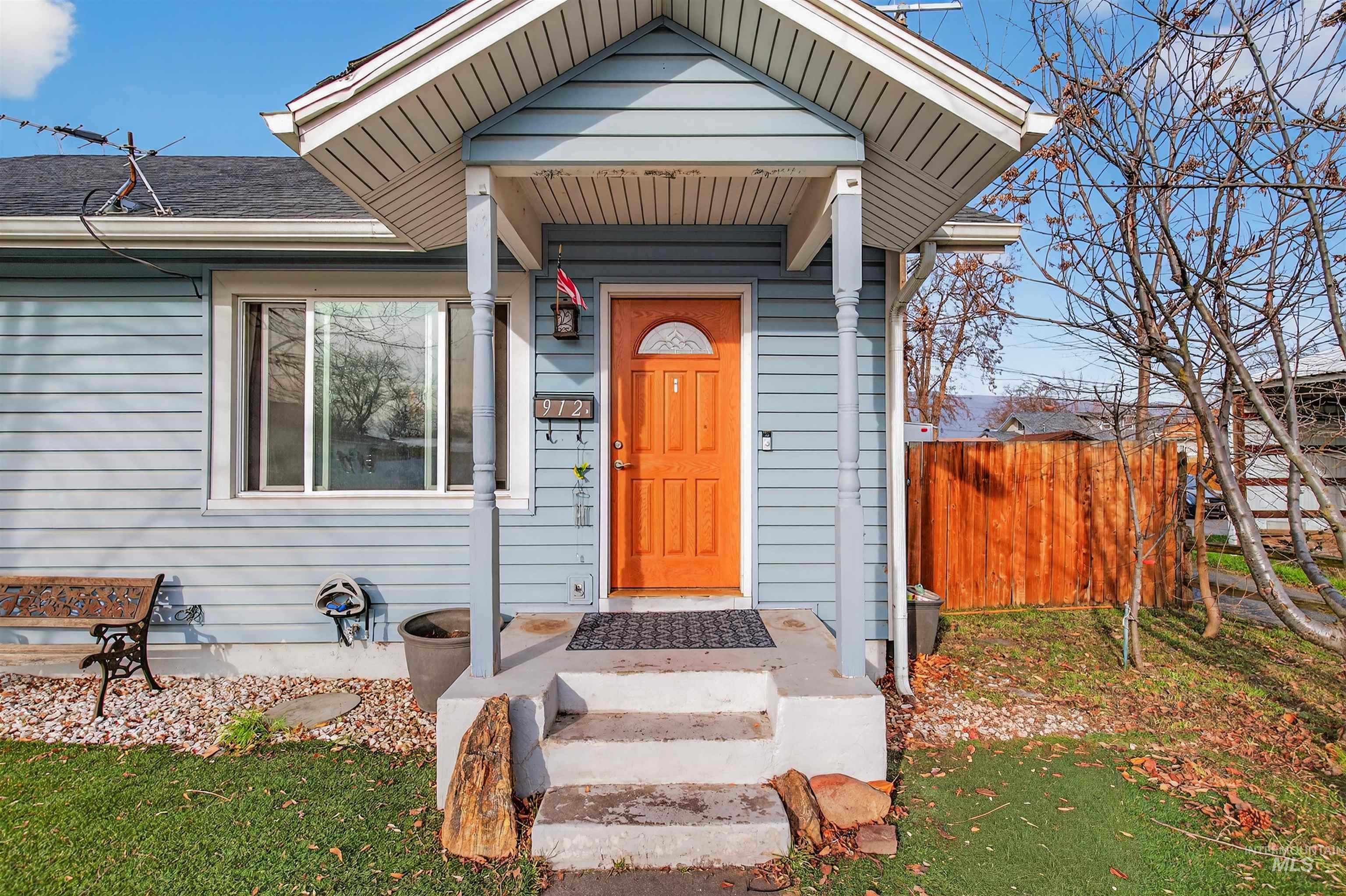 912 Elm Street, Clarkston, Washington 99403, 3 Bedrooms, 2 Bathrooms, Residential For Sale, Price $285,000,MLS 98973016