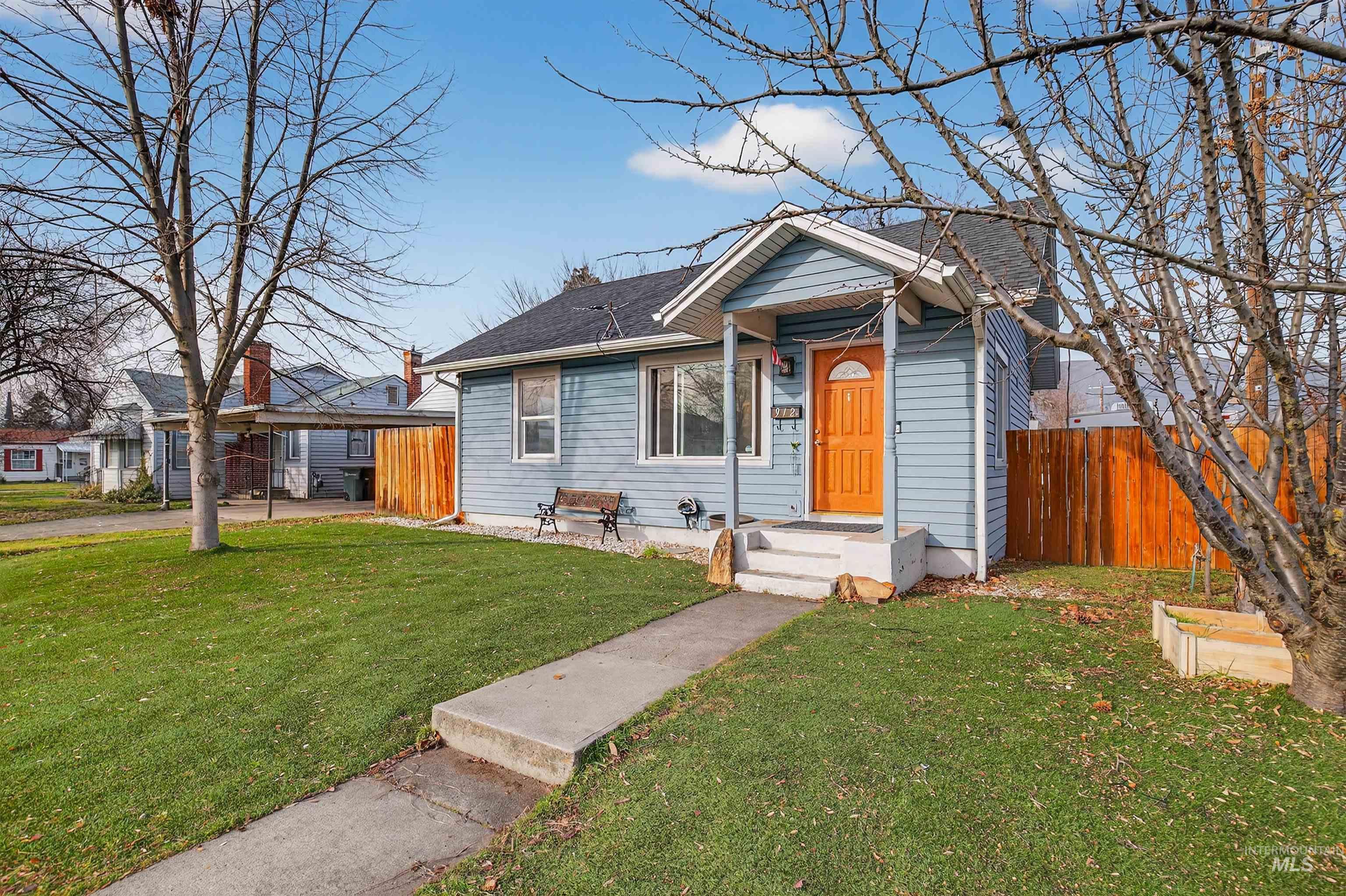 912 Elm Street, Clarkston, Washington 99403, 3 Bedrooms, 2 Bathrooms, Residential For Sale, Price $285,000,MLS 98973016