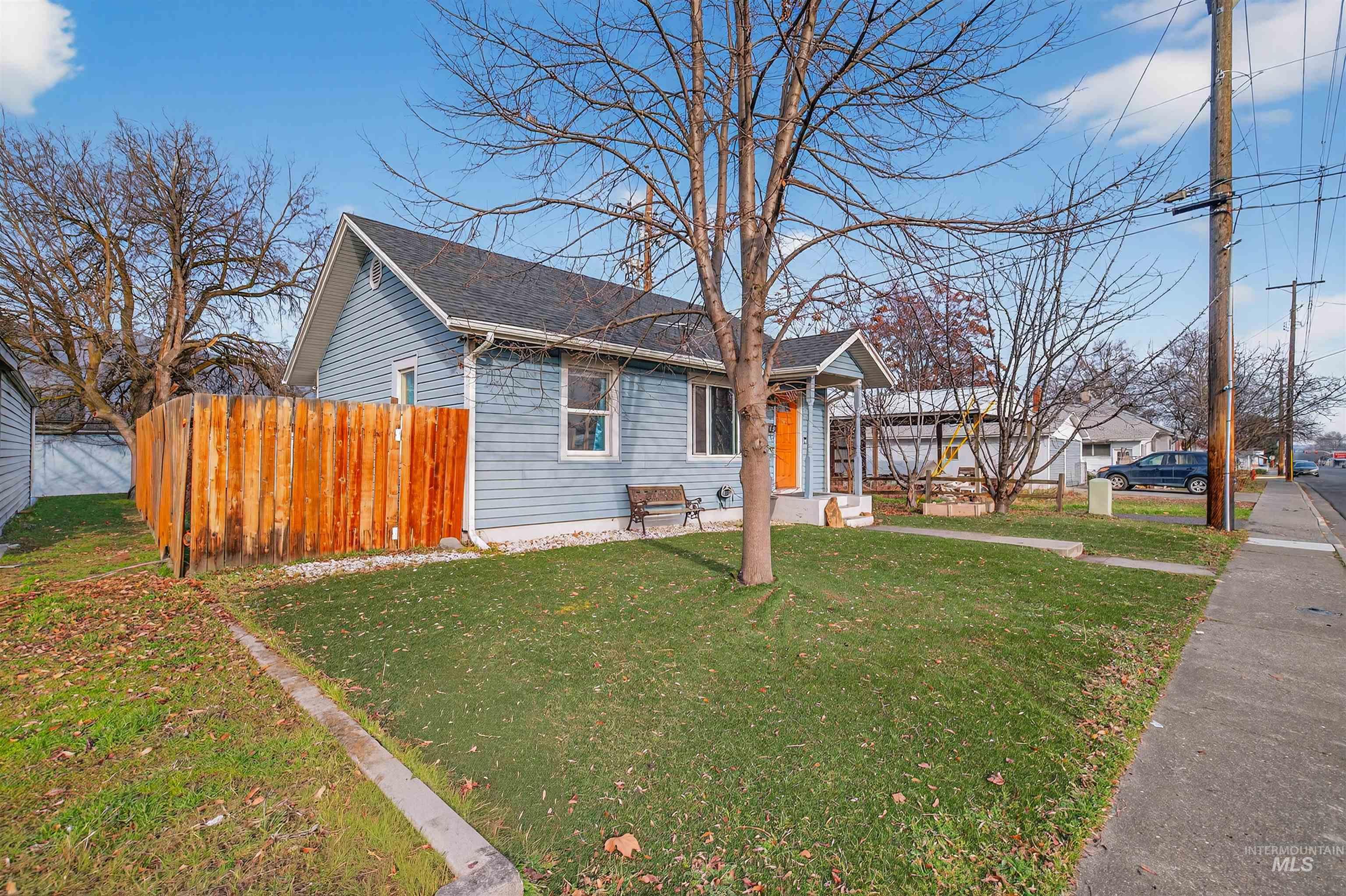 912 Elm Street, Clarkston, Washington 99403, 3 Bedrooms, 2 Bathrooms, Residential For Sale, Price $285,000,MLS 98973016