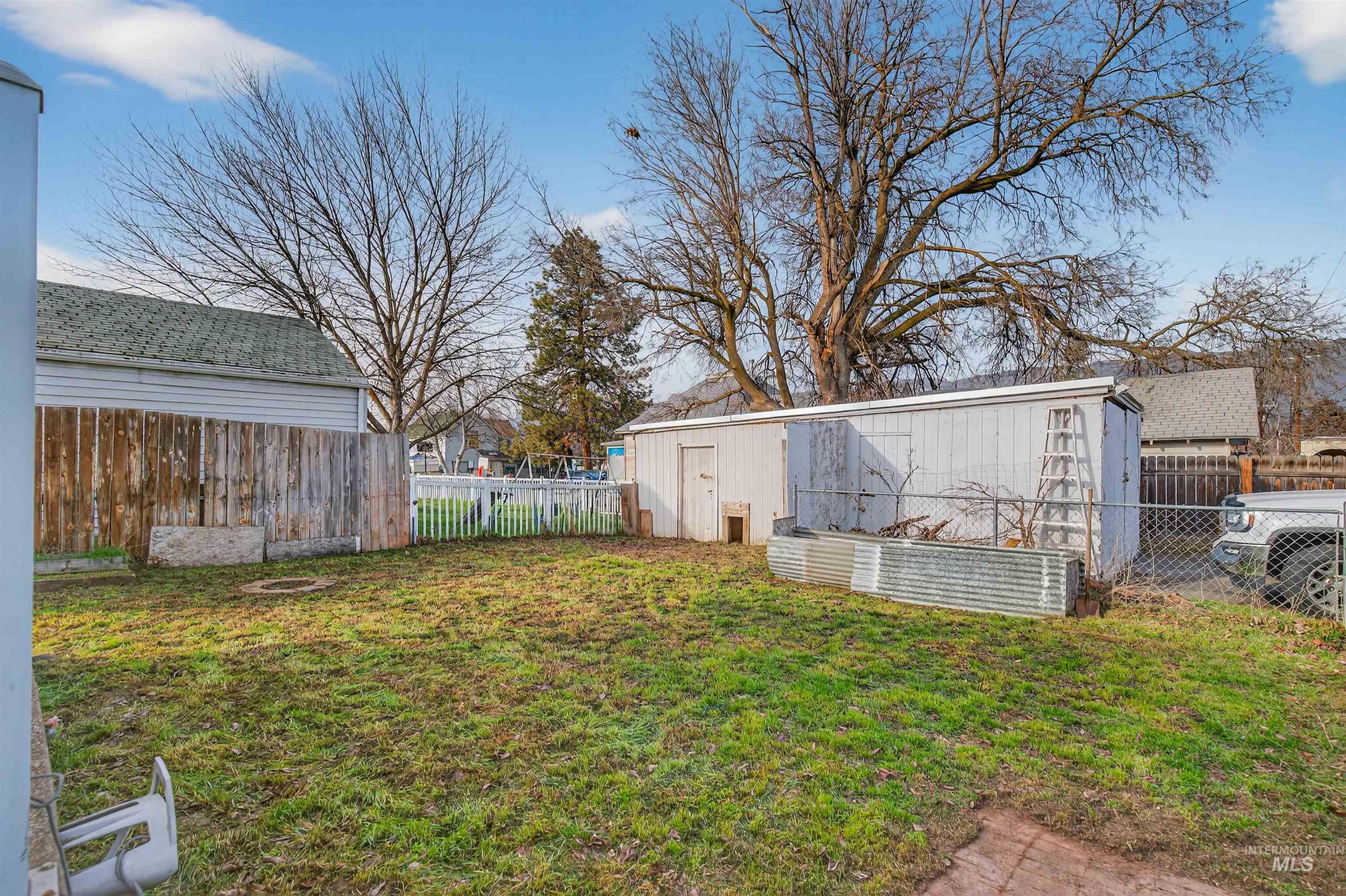 912 Elm Street, Clarkston, Washington 99403, 3 Bedrooms, 2 Bathrooms, Residential For Sale, Price $285,000,MLS 98973016