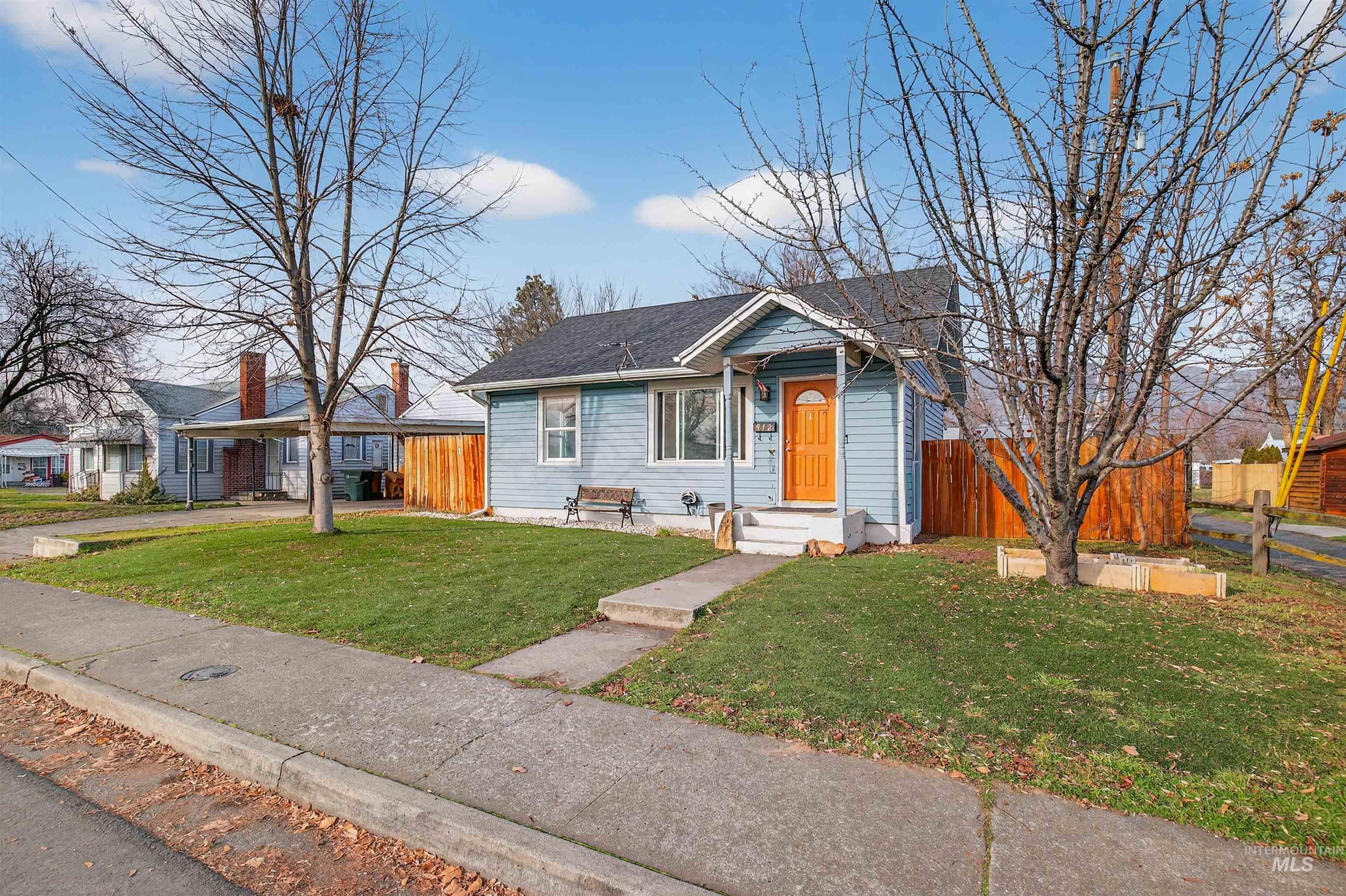 912 Elm Street, Clarkston, Washington 99403, 3 Bedrooms, 2 Bathrooms, Residential For Sale, Price $285,000,MLS 98973016