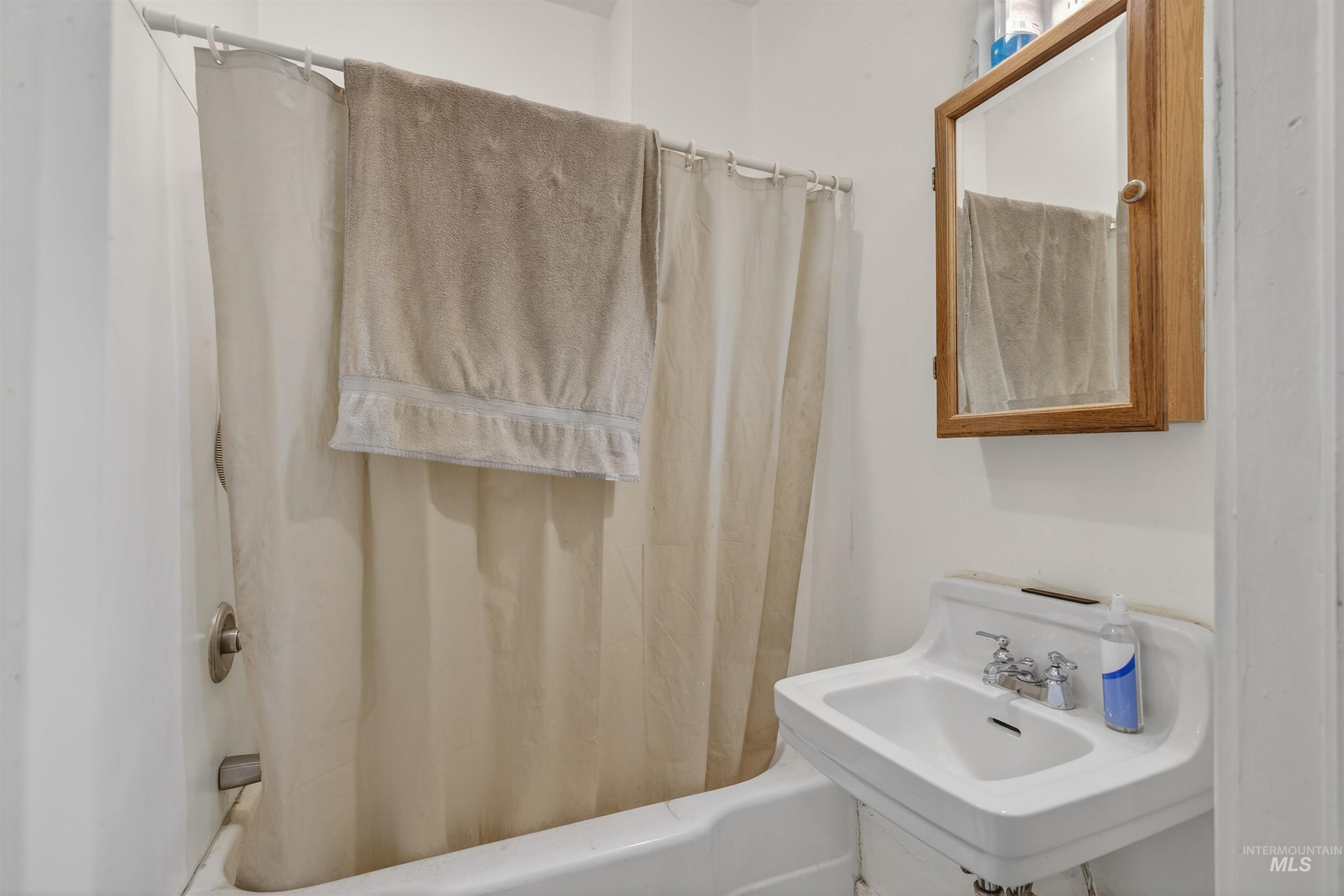 321 2nd Ave, Lewiston, Idaho 83501, 1 Bedroom, 1 Bathroom, Residential Income For Sale, Price $299,000,MLS 98973017