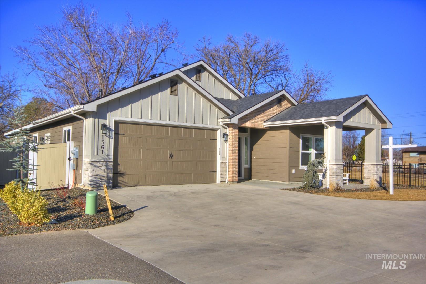 1561 N Parkshire Way, Meridian, Idaho 83642, 3 Bedrooms, 2 Bathrooms, Residential For Sale, Price $579,700,MLS 98973023