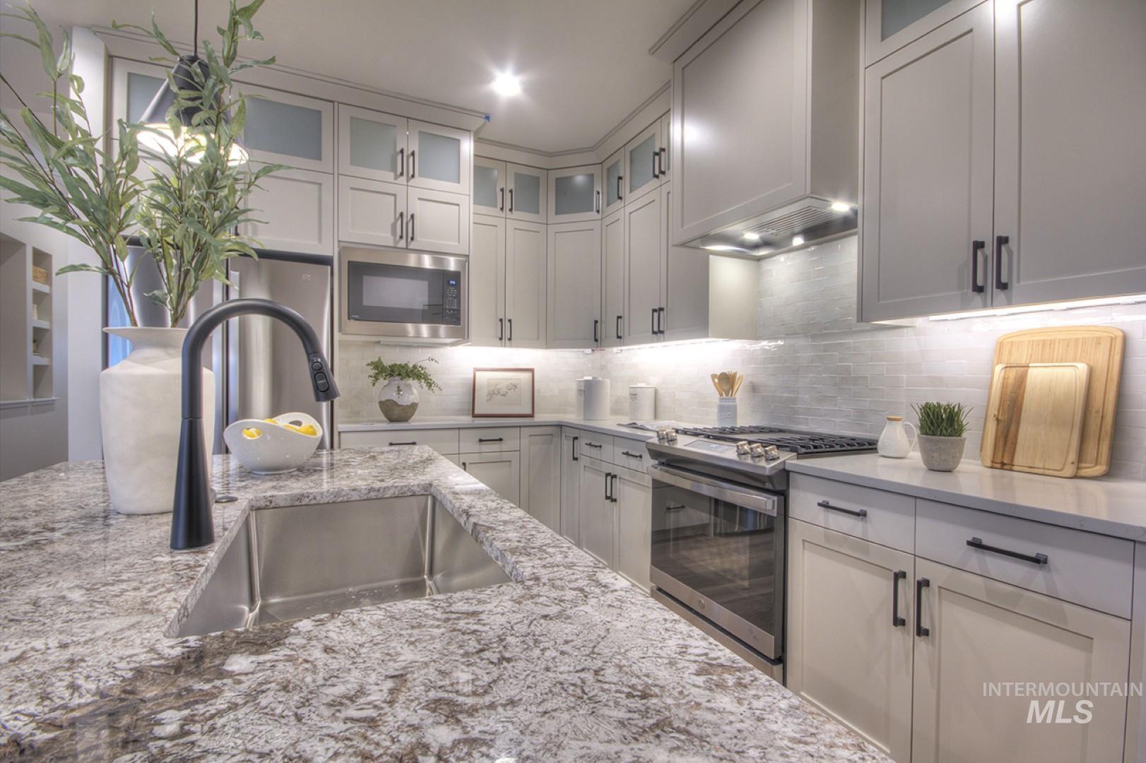 1561 N Parkshire Way, Meridian, Idaho 83642, 3 Bedrooms, 2 Bathrooms, Residential For Sale, Price $579,700,MLS 98973023