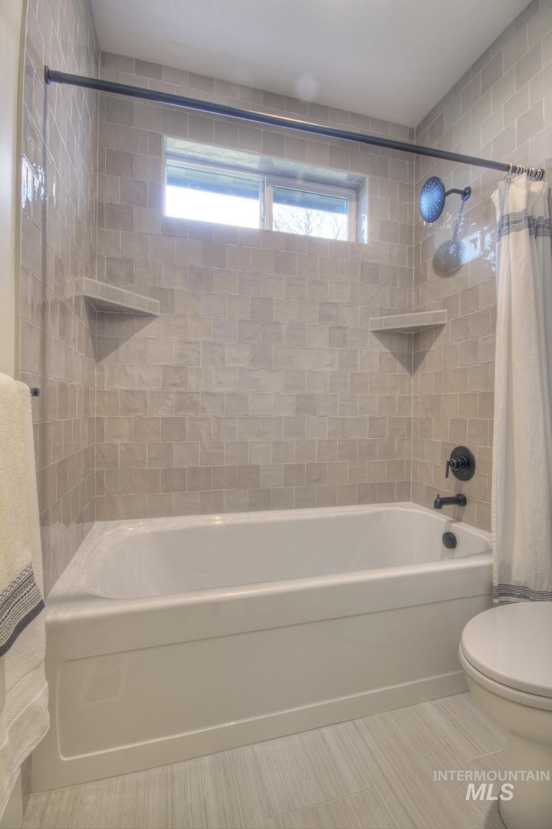 1561 N Parkshire Way, Meridian, Idaho 83642, 3 Bedrooms, 2 Bathrooms, Residential For Sale, Price $579,700,MLS 98973023