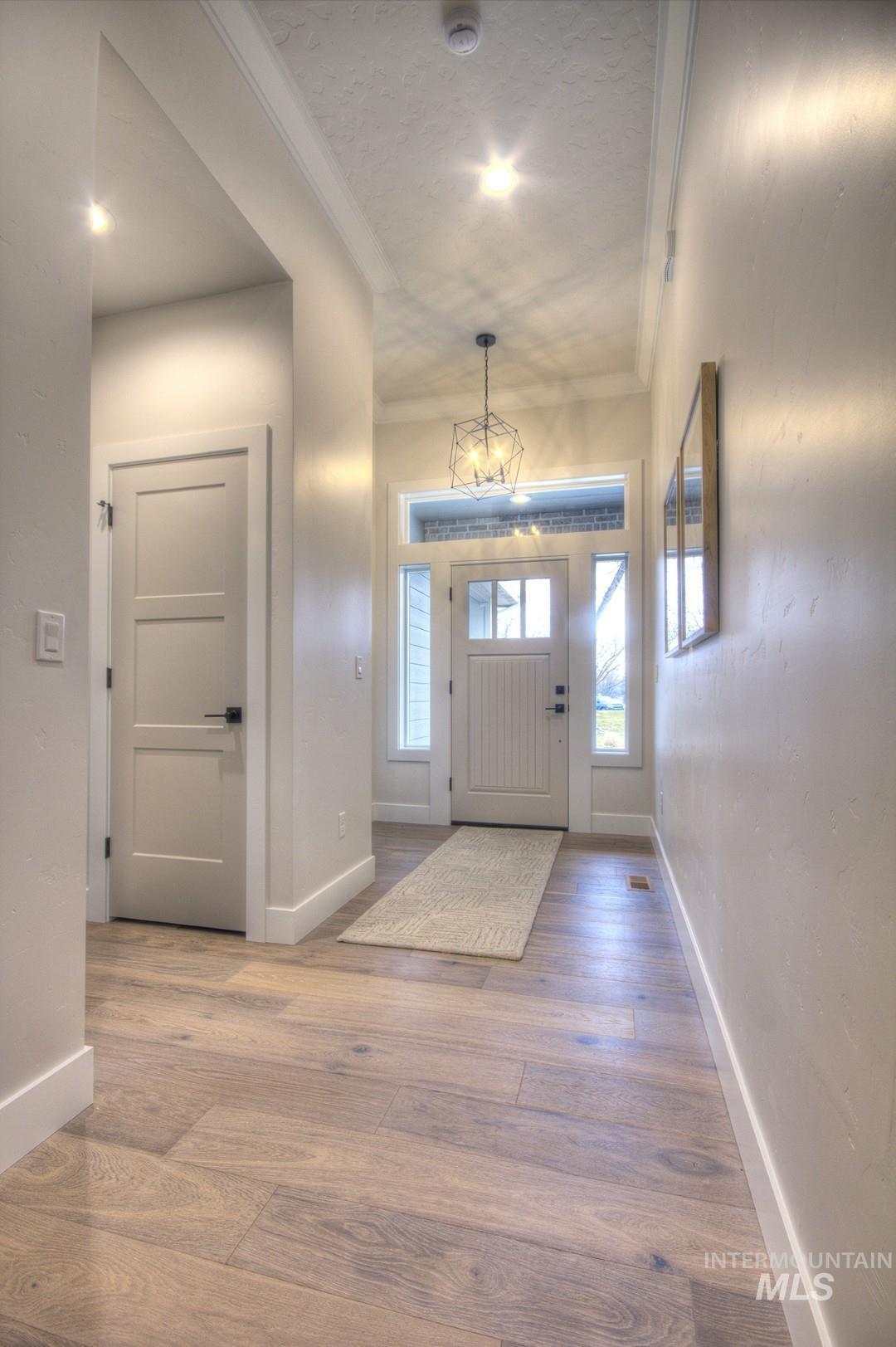 1561 N Parkshire Way, Meridian, Idaho 83642, 3 Bedrooms, 2 Bathrooms, Residential For Sale, Price $579,700,MLS 98973023