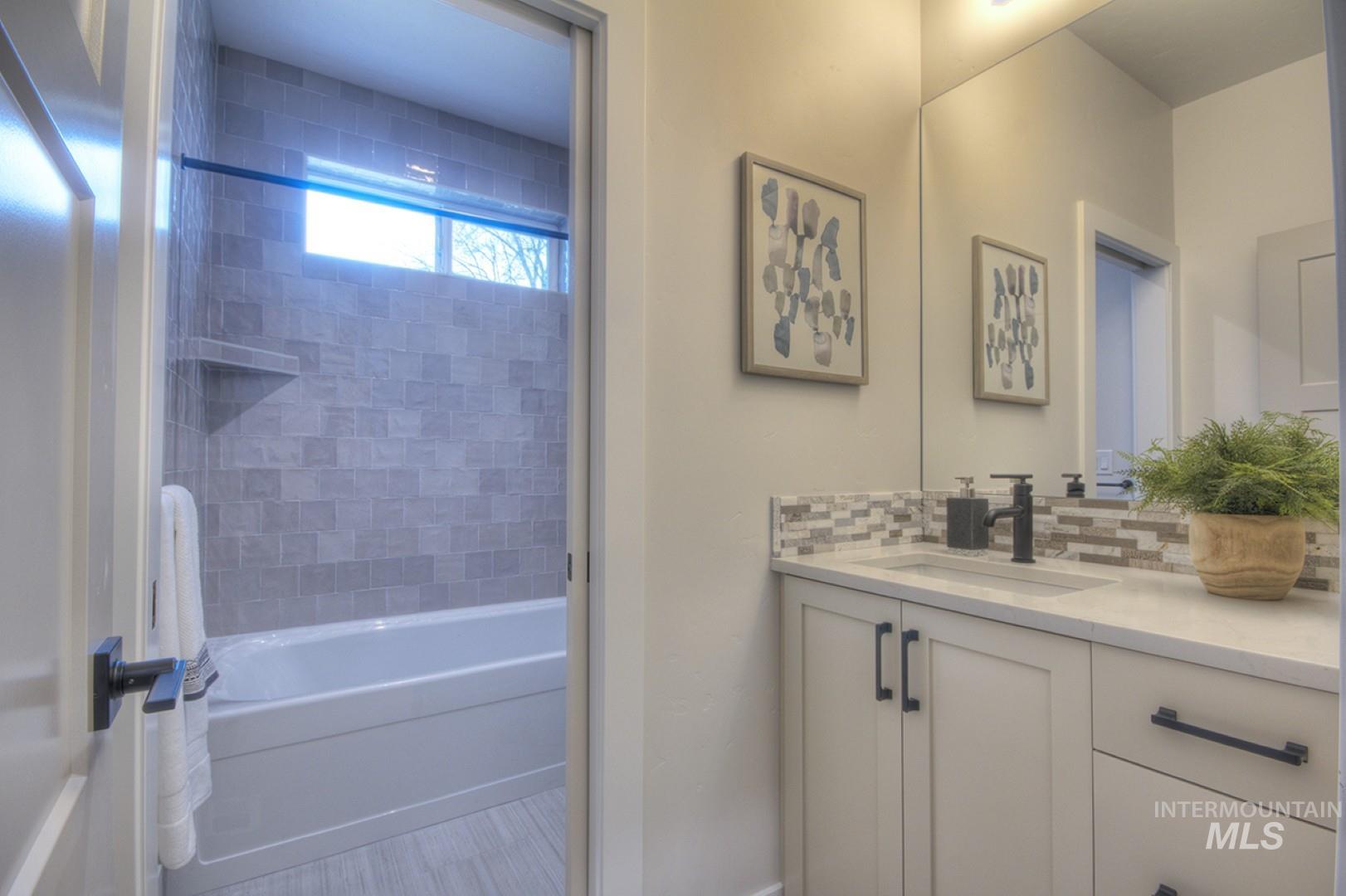 1561 N Parkshire Way, Meridian, Idaho 83642, 3 Bedrooms, 2 Bathrooms, Residential For Sale, Price $579,700,MLS 98973023