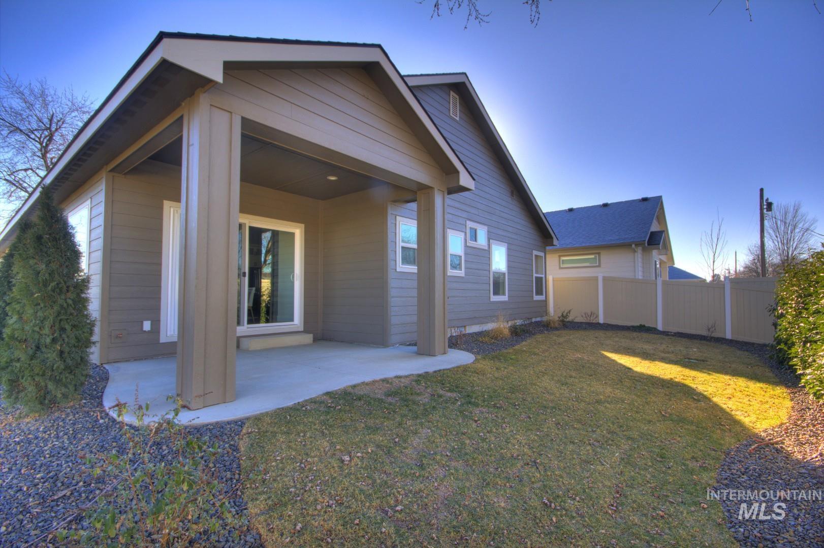 1561 N Parkshire Way, Meridian, Idaho 83642, 3 Bedrooms, 2 Bathrooms, Residential For Sale, Price $579,700,MLS 98973023