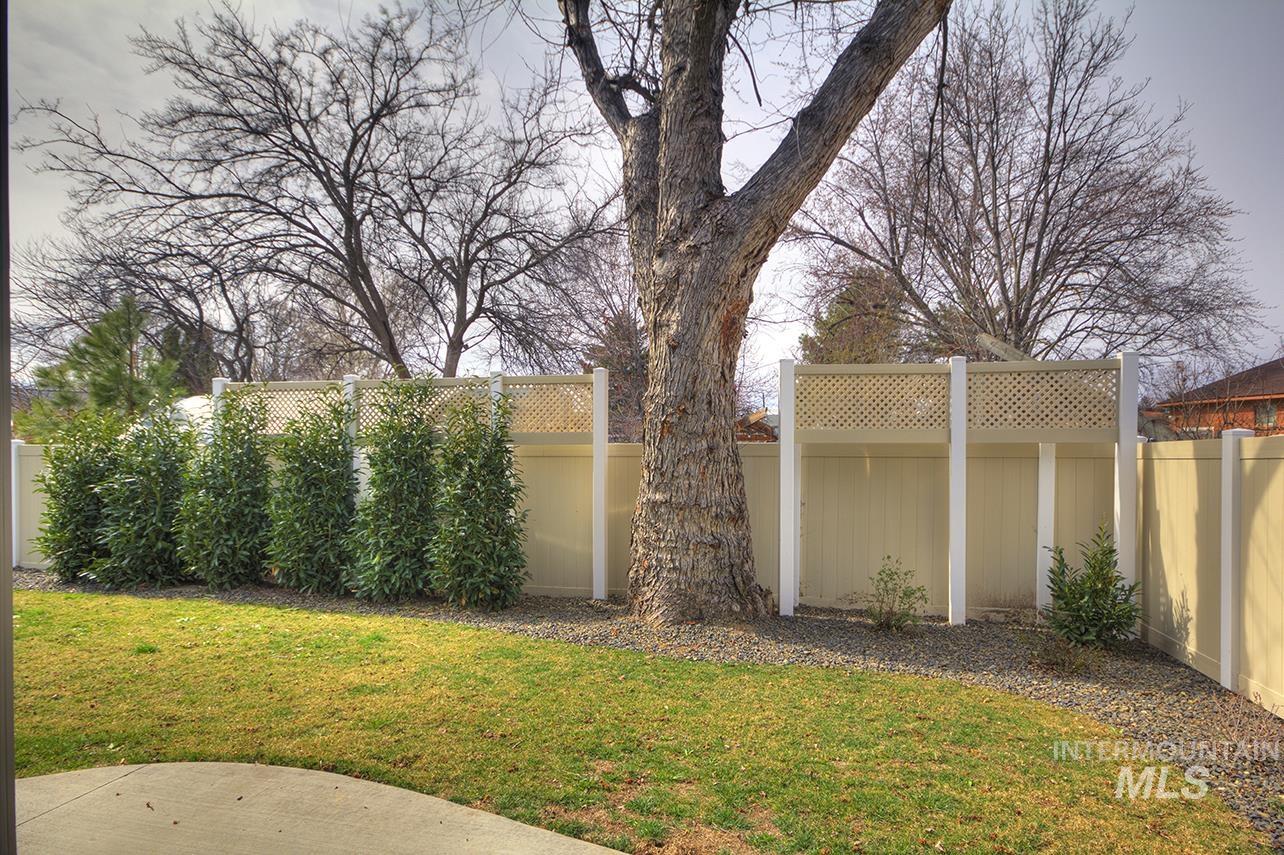 1561 N Parkshire Way, Meridian, Idaho 83642, 3 Bedrooms, 2 Bathrooms, Residential For Sale, Price $579,700,MLS 98973023