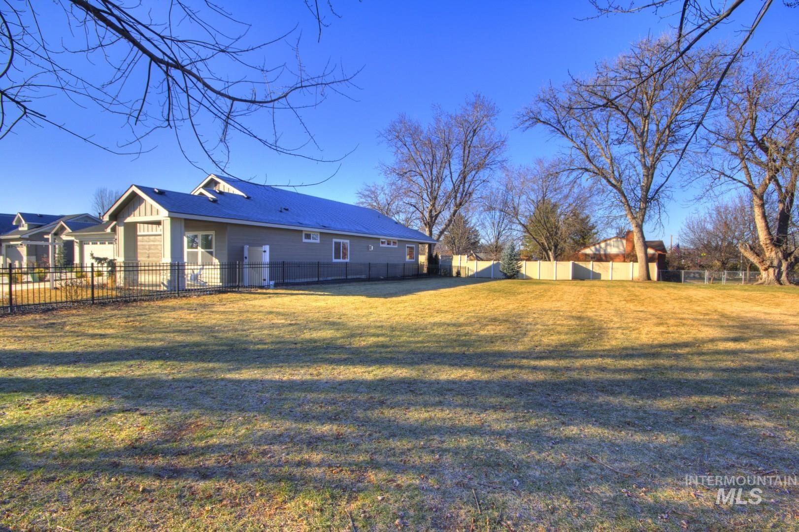 1561 N Parkshire Way, Meridian, Idaho 83642, 3 Bedrooms, 2 Bathrooms, Residential For Sale, Price $579,700,MLS 98973023