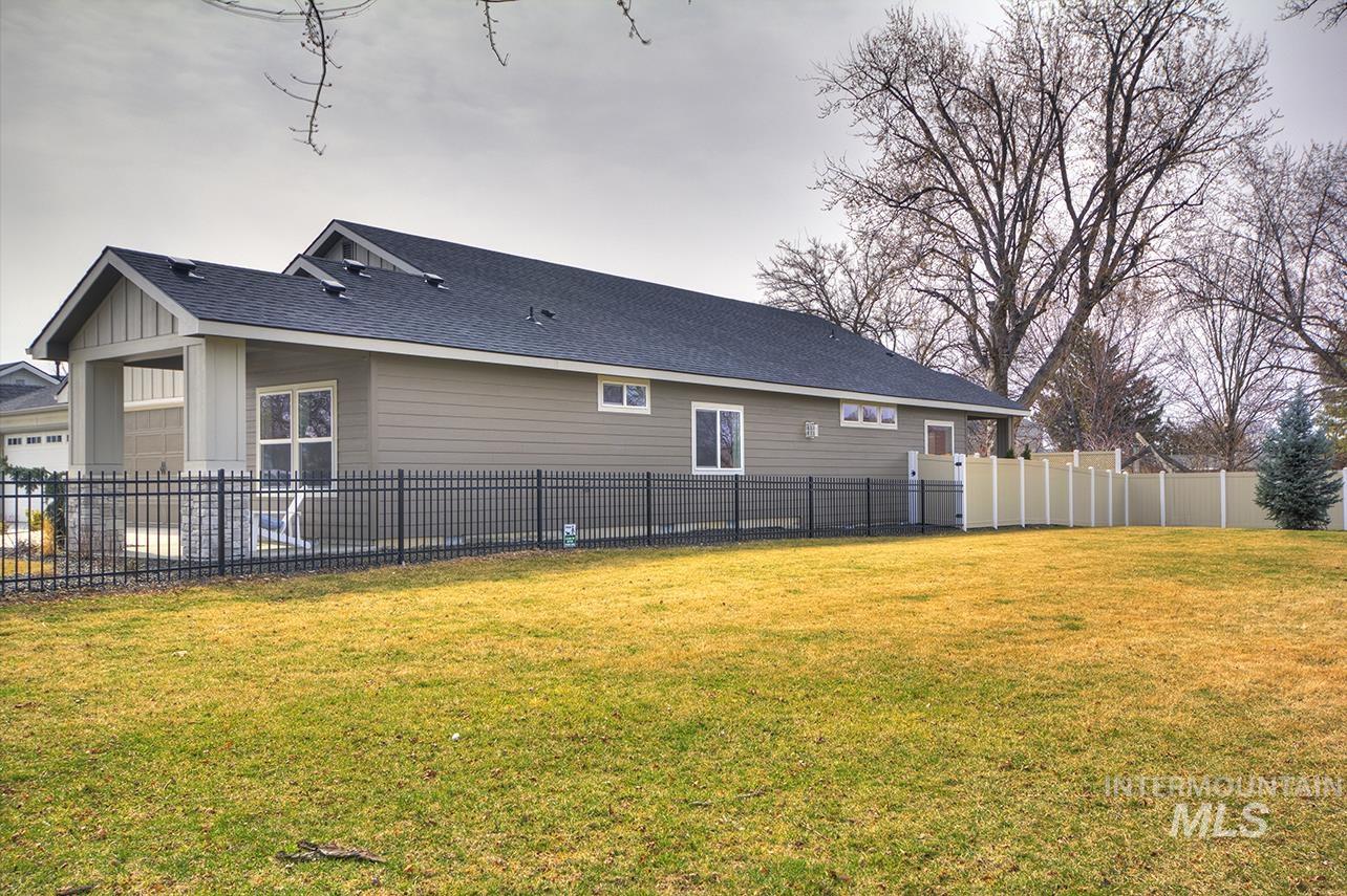 1561 N Parkshire Way, Meridian, Idaho 83642, 3 Bedrooms, 2 Bathrooms, Residential For Sale, Price $579,700,MLS 98973023